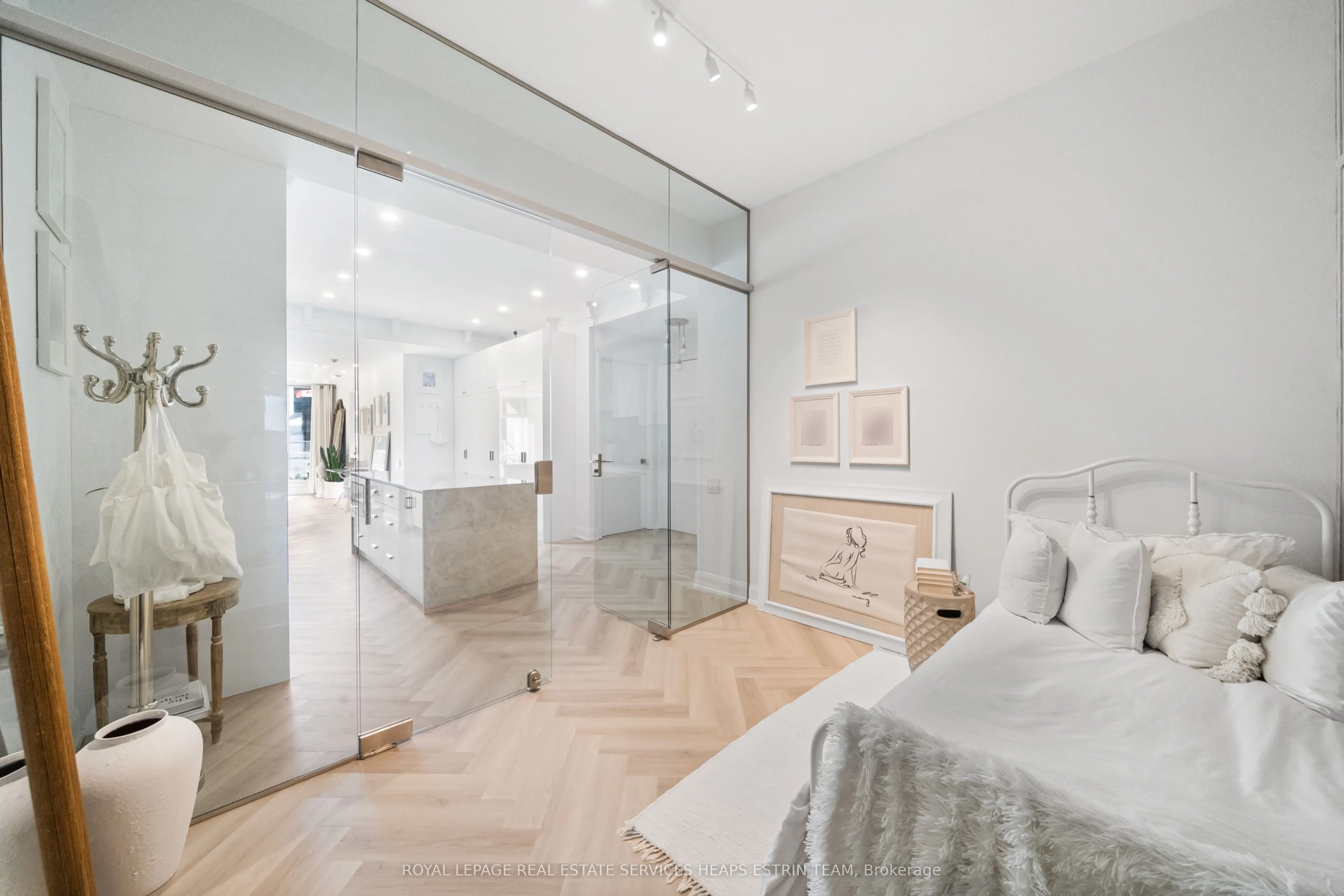 2181 Yonge Street, #409