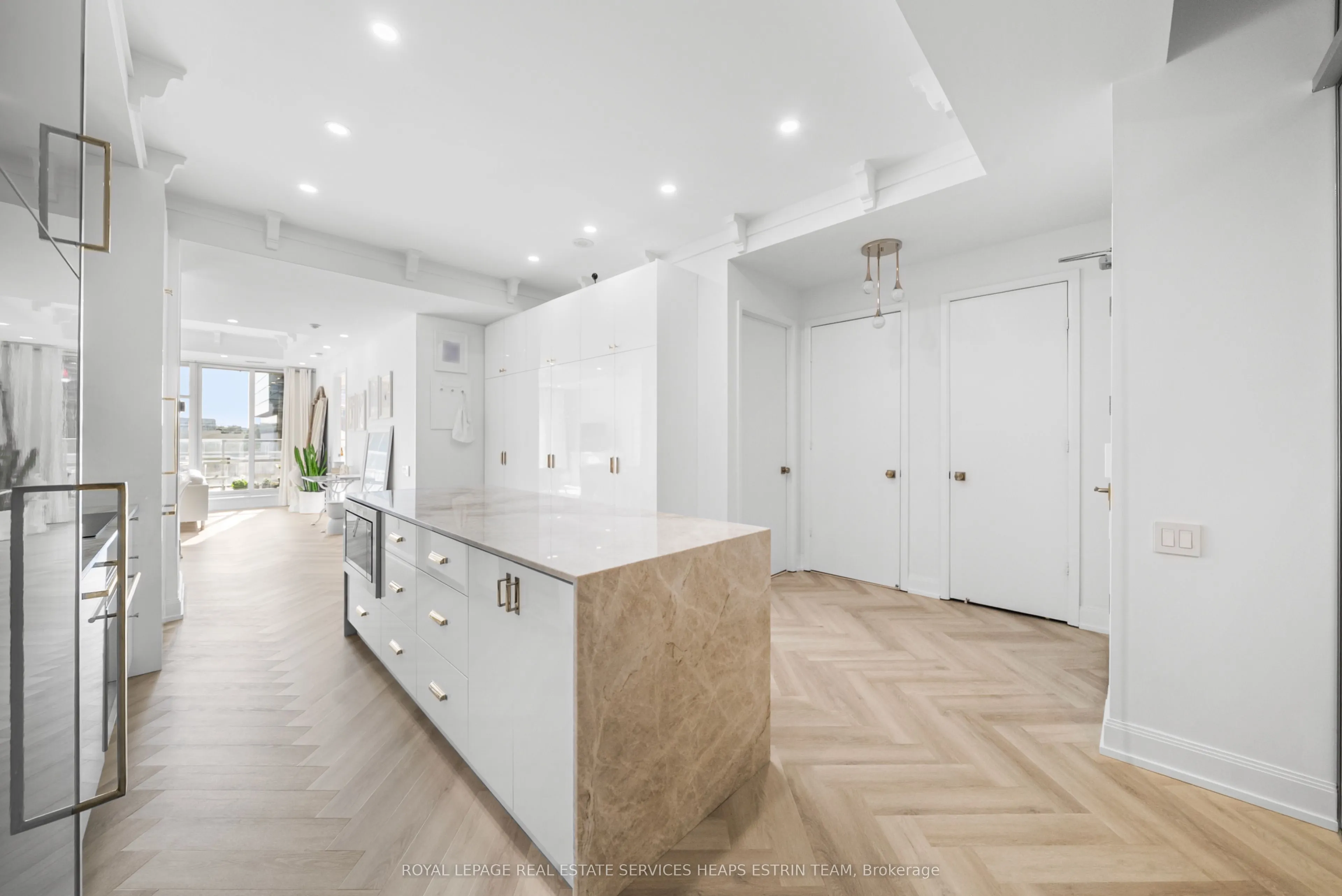 2181 Yonge Street, #409