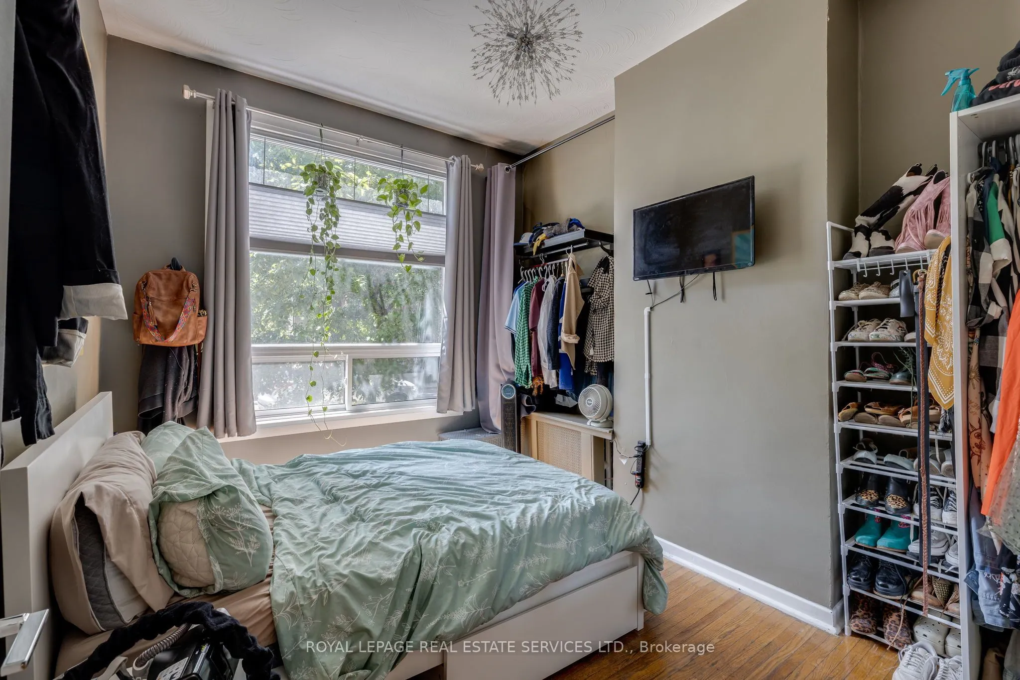 10 Follis Avenue
