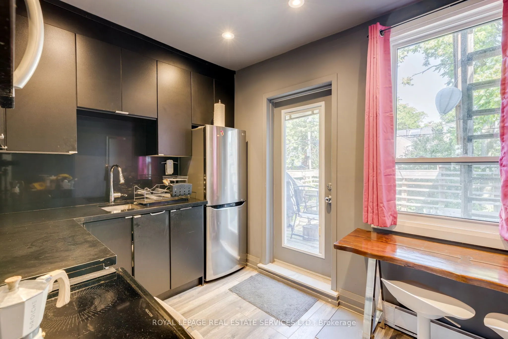 10 Follis Avenue