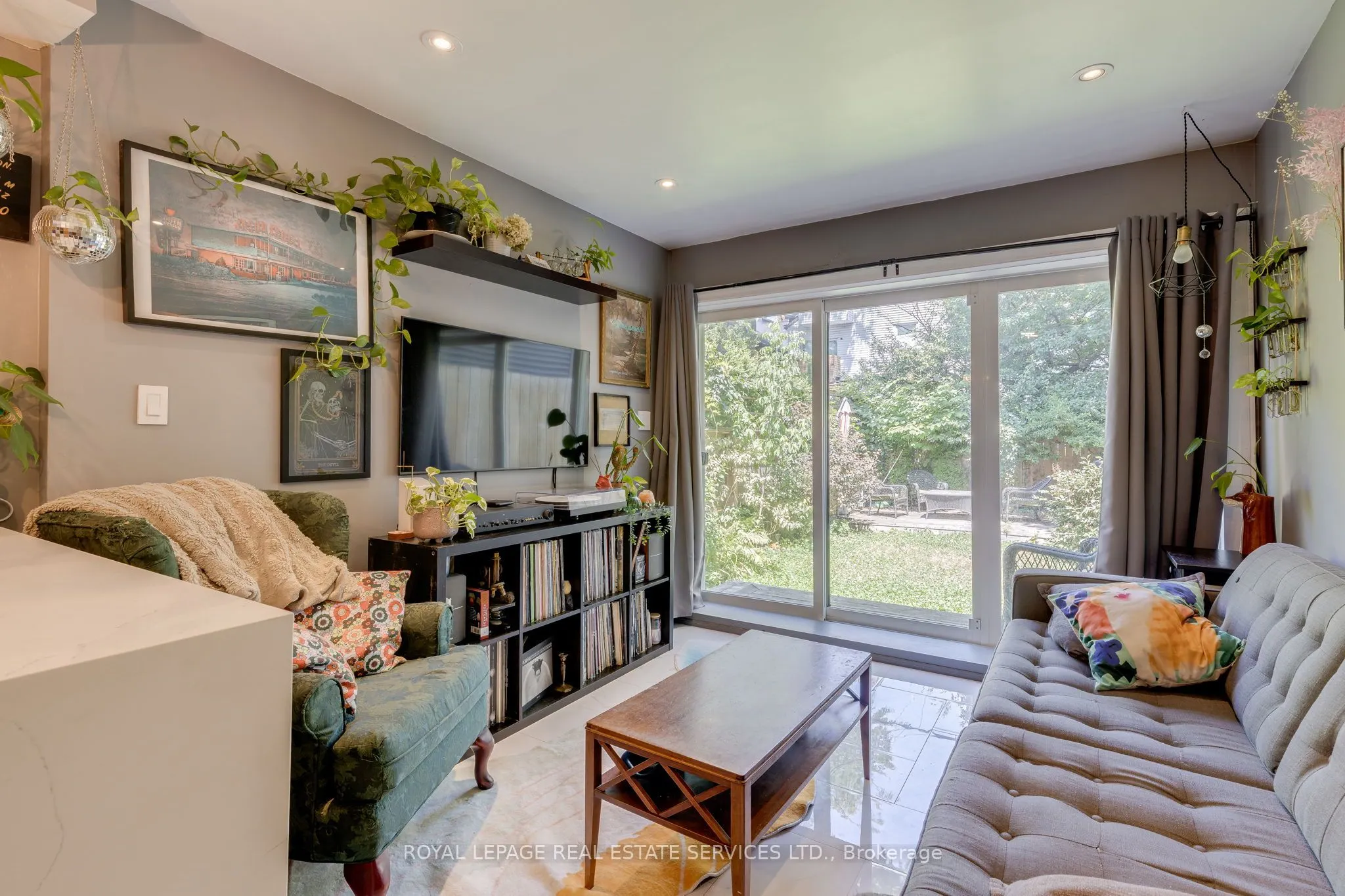 10 Follis Avenue