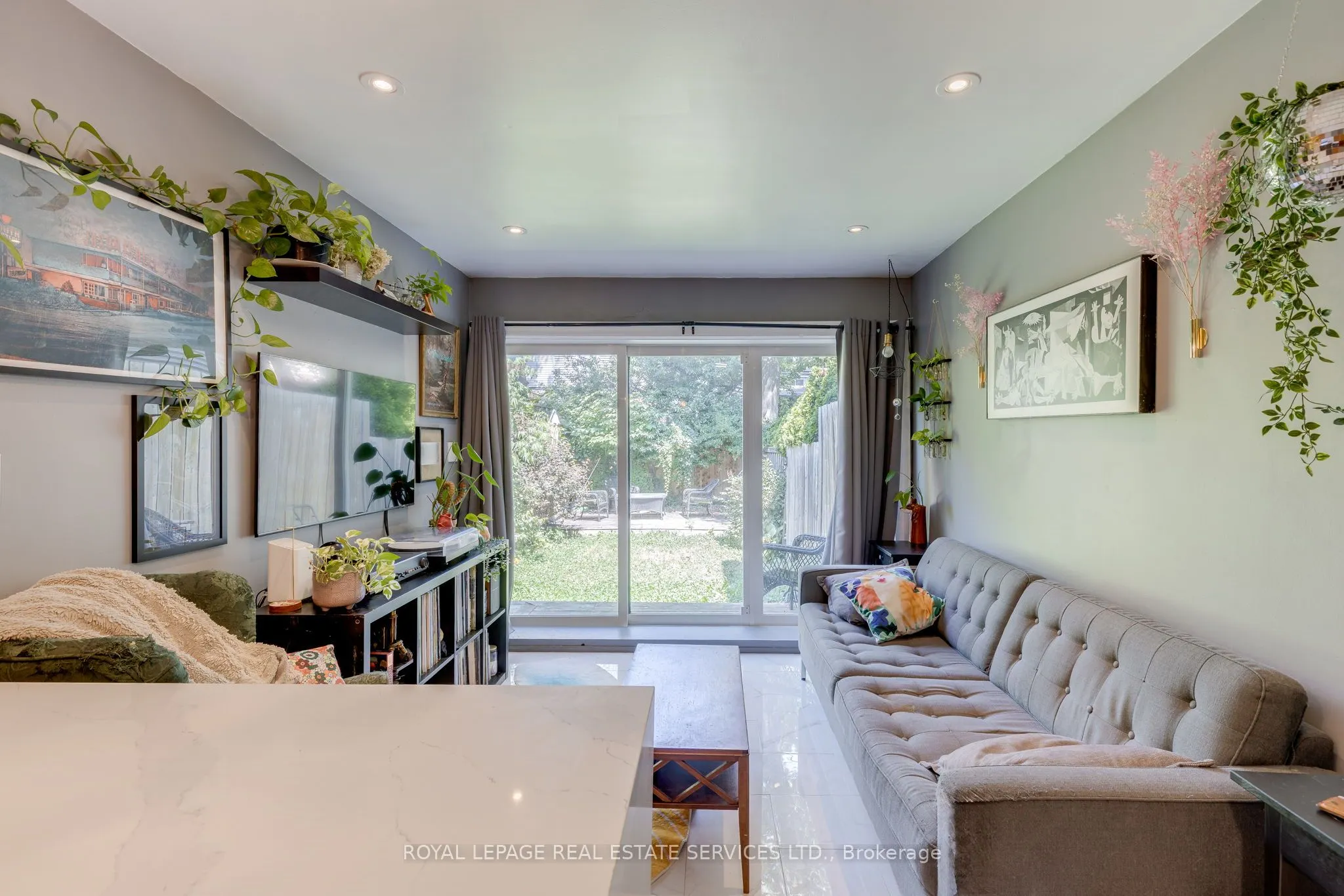 10 Follis Avenue