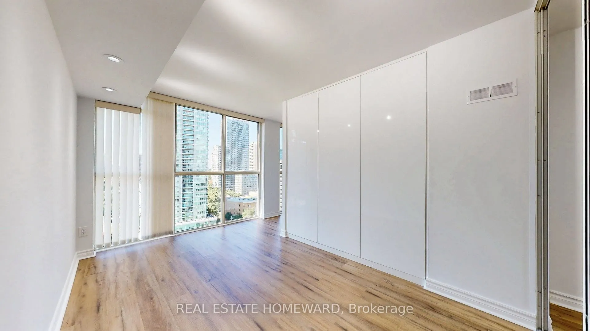 15 Maitland Place, #1806