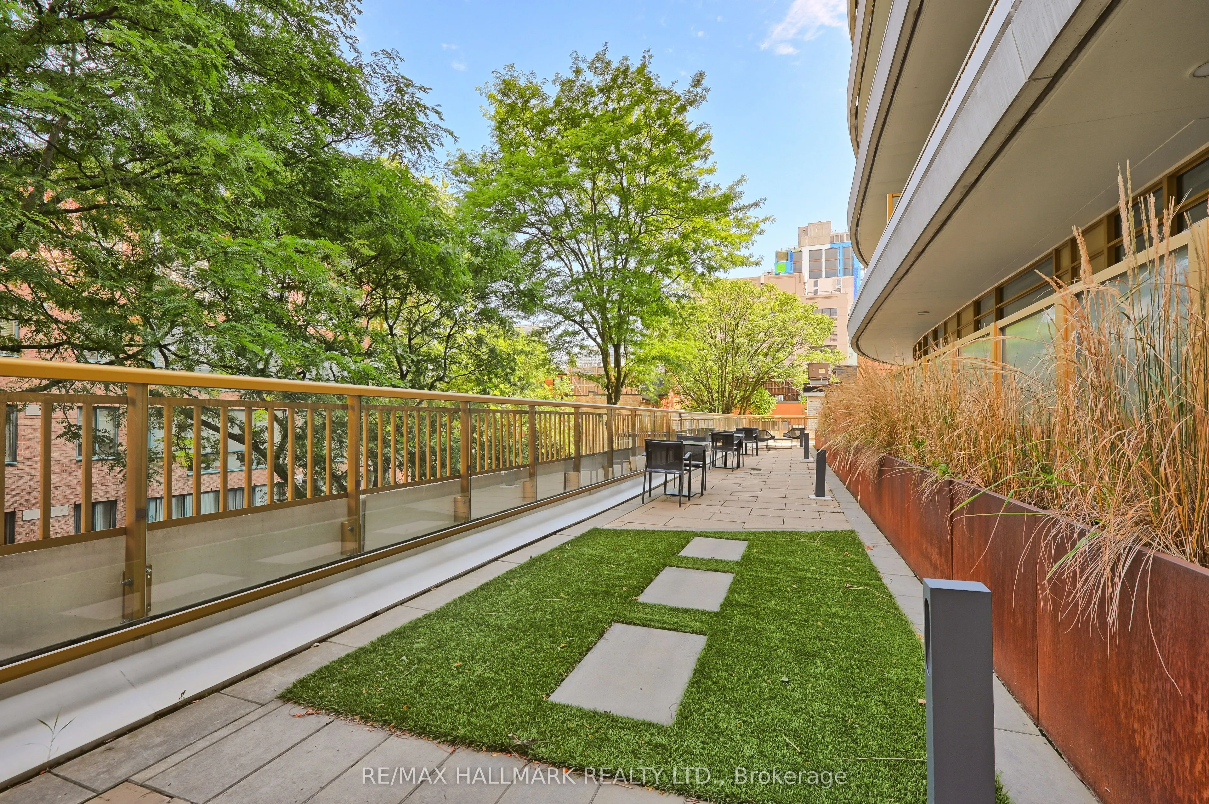 151 Avenue Road, #601