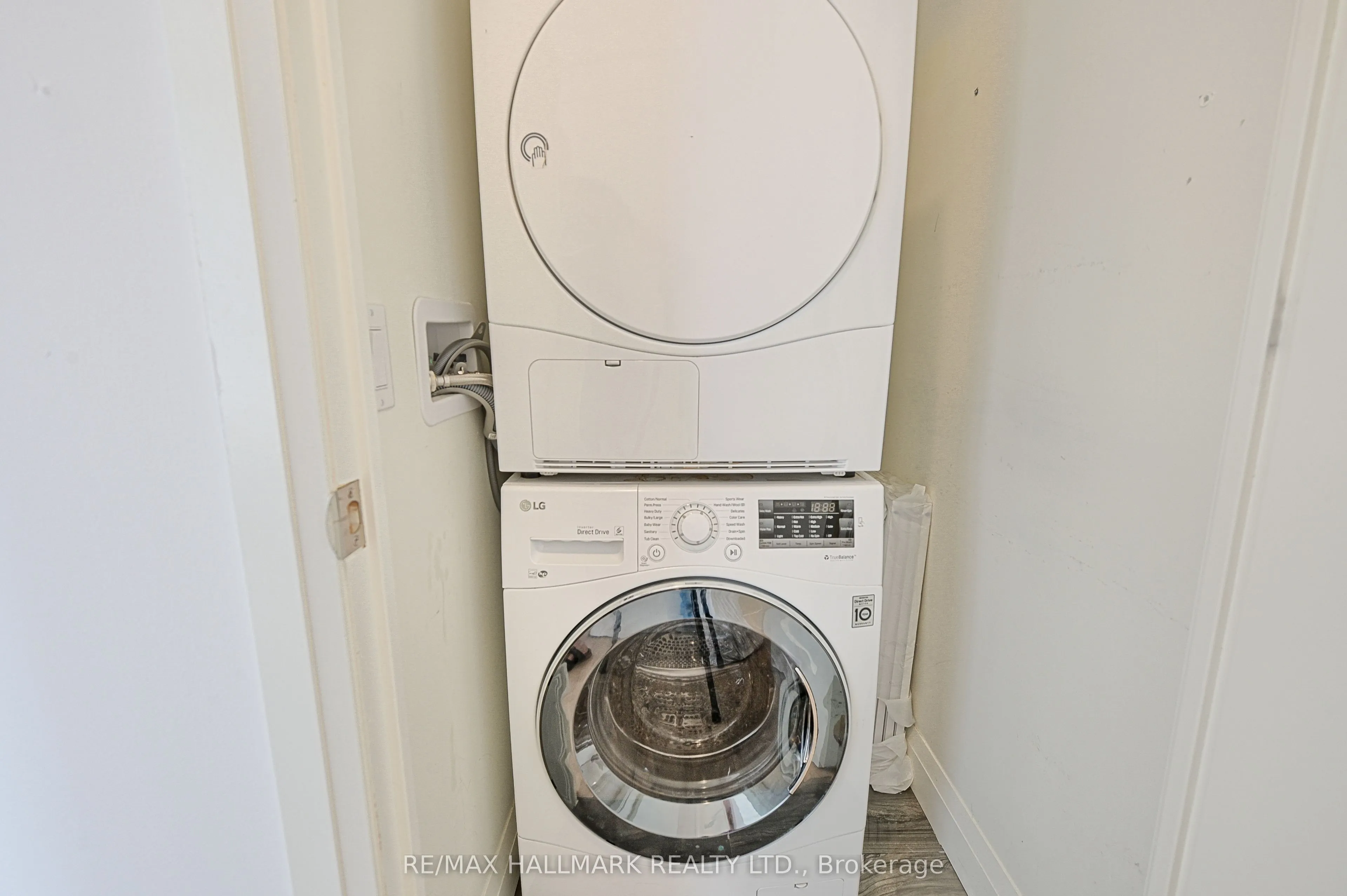 151 Avenue Road, #601