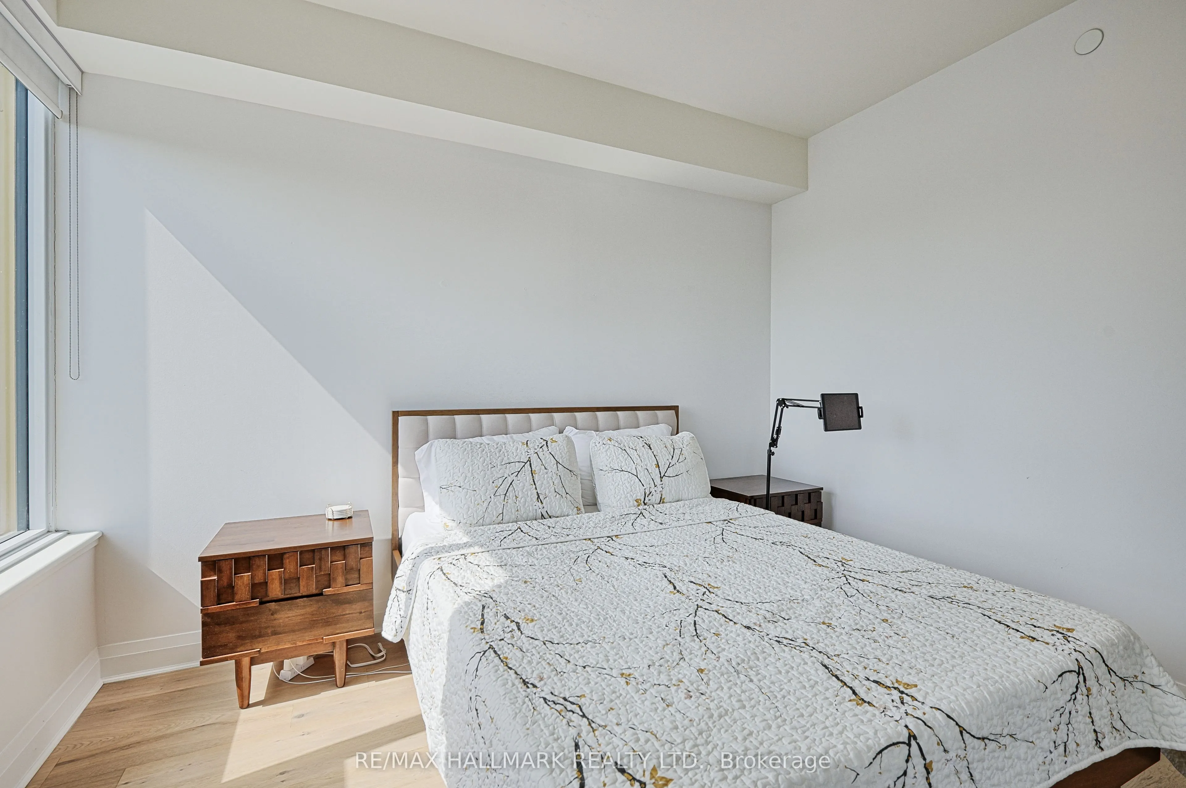 151 Avenue Road, #601