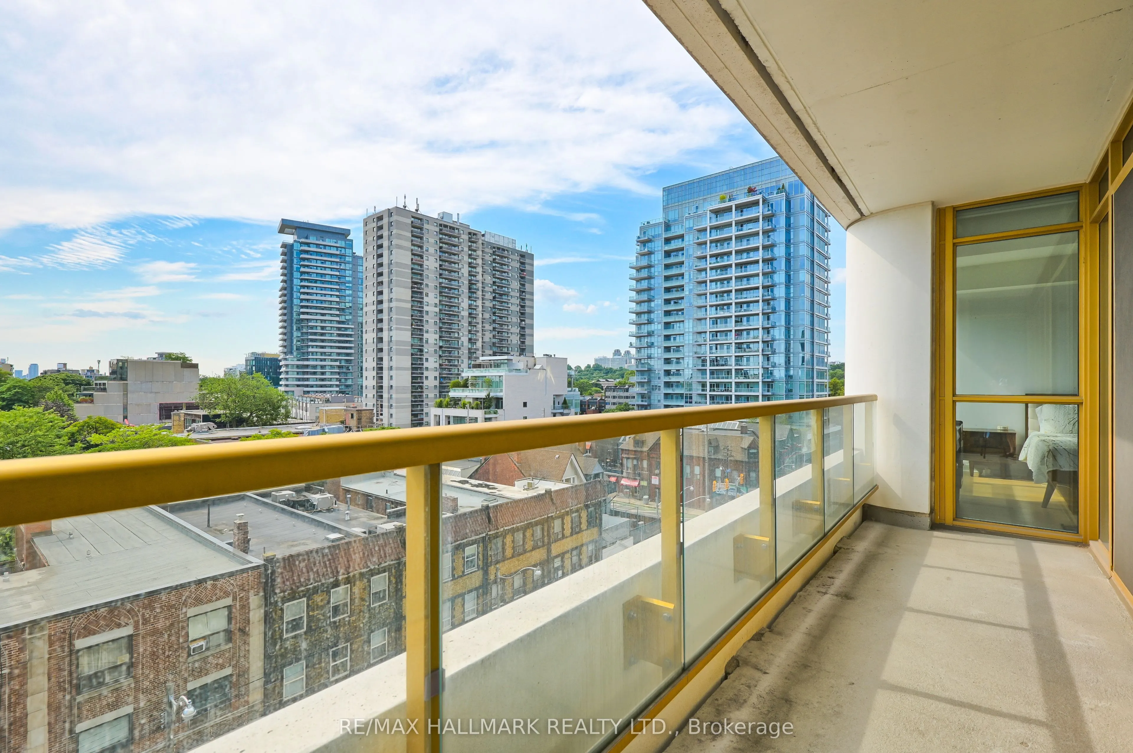 151 Avenue Road, #601