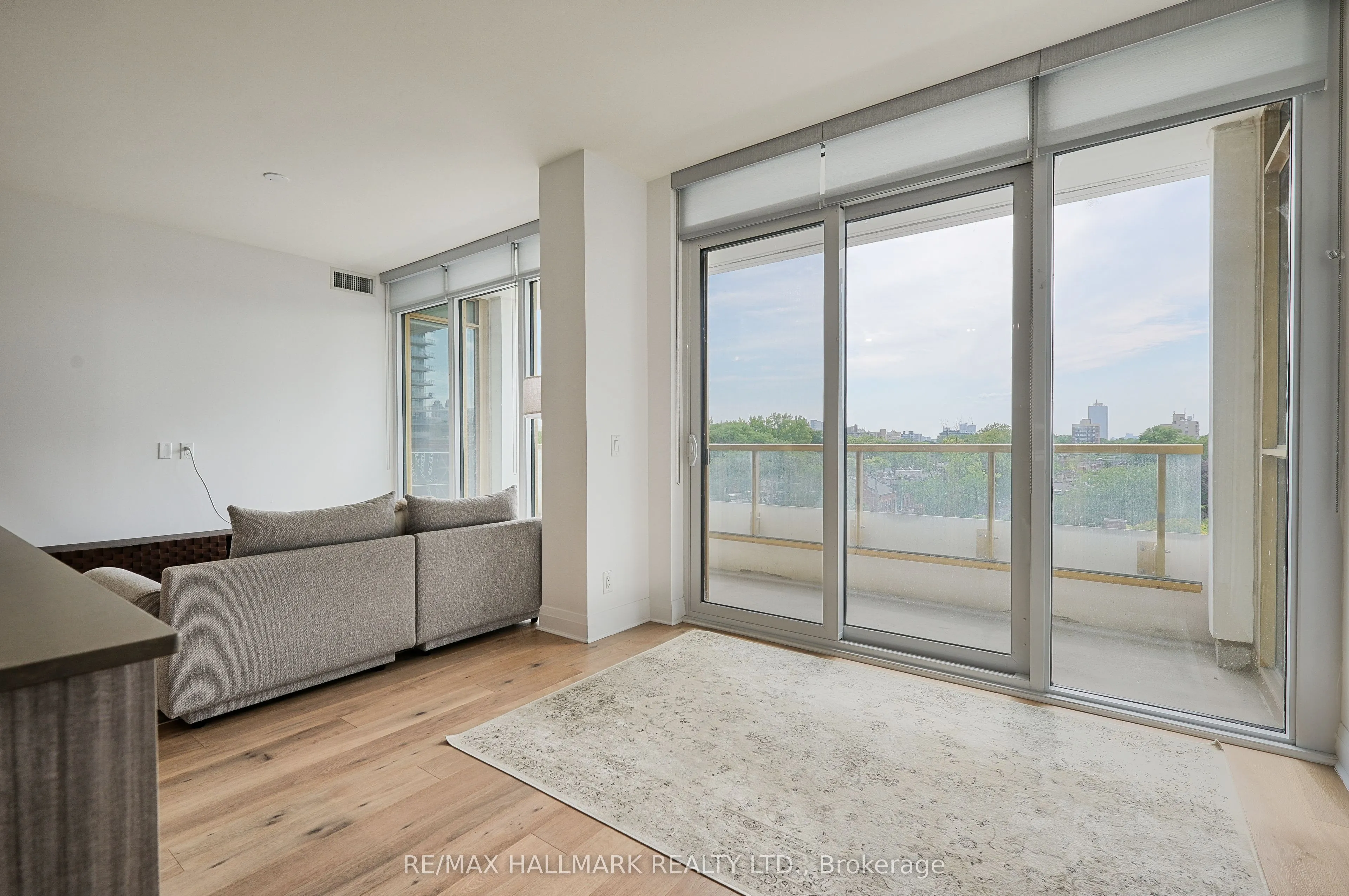 151 Avenue Road, #601