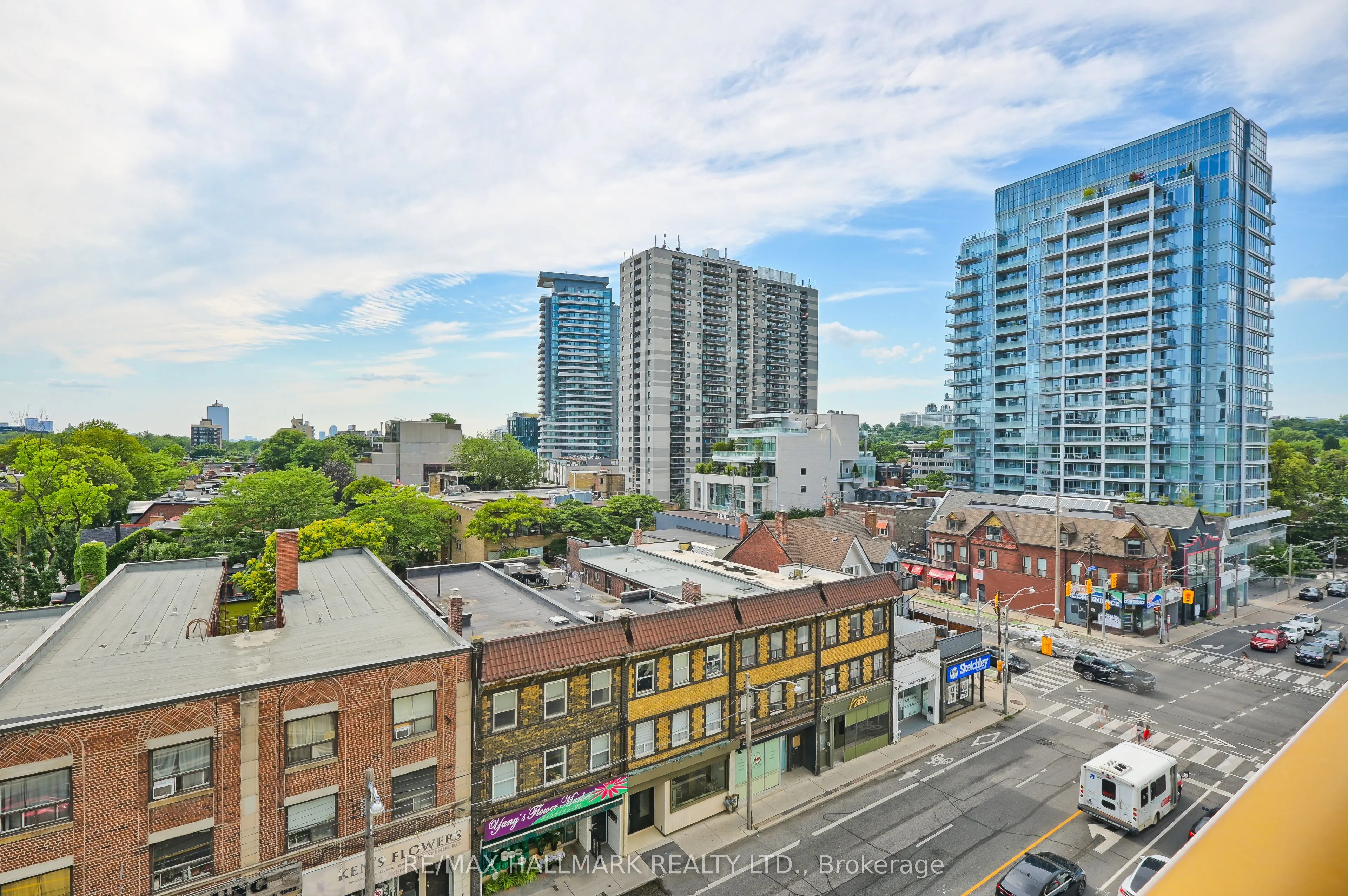 151 Avenue Road, #601