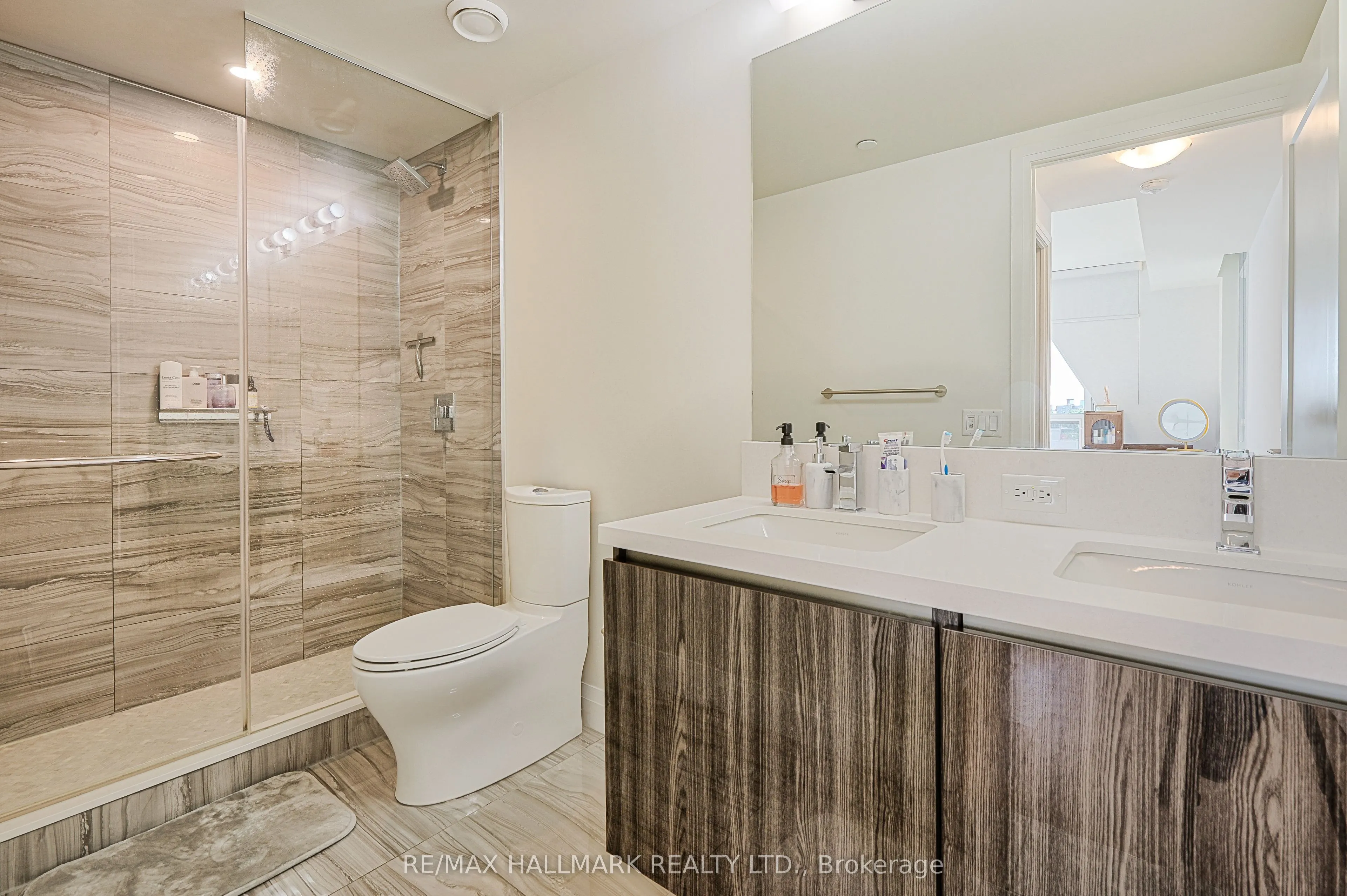 151 Avenue Road, #601