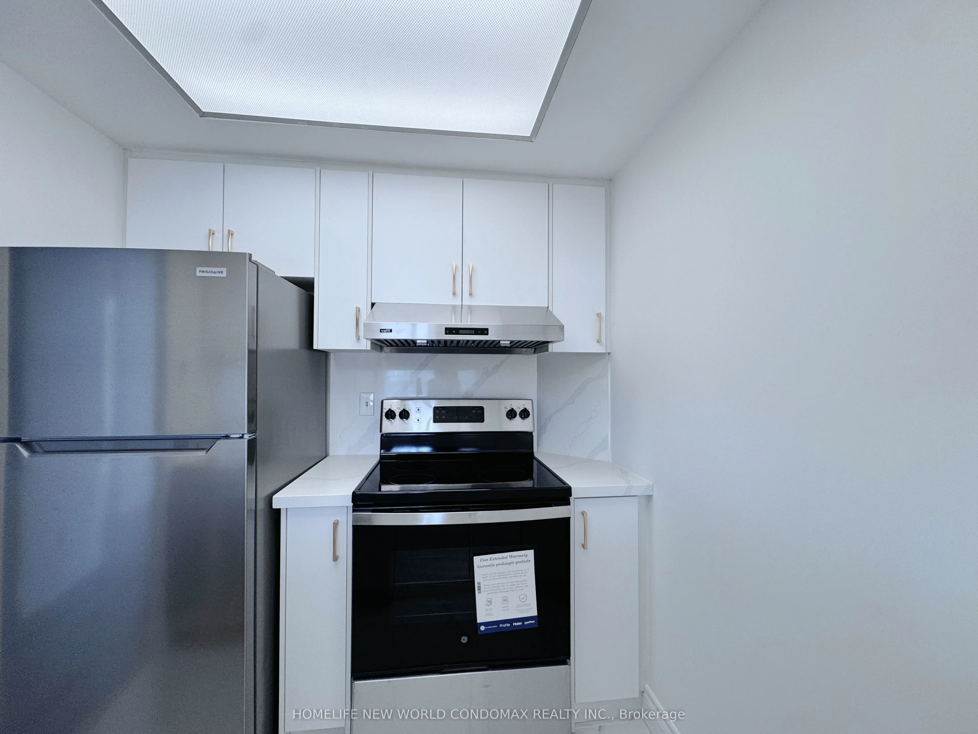 7 Bishop Avenue, #1015