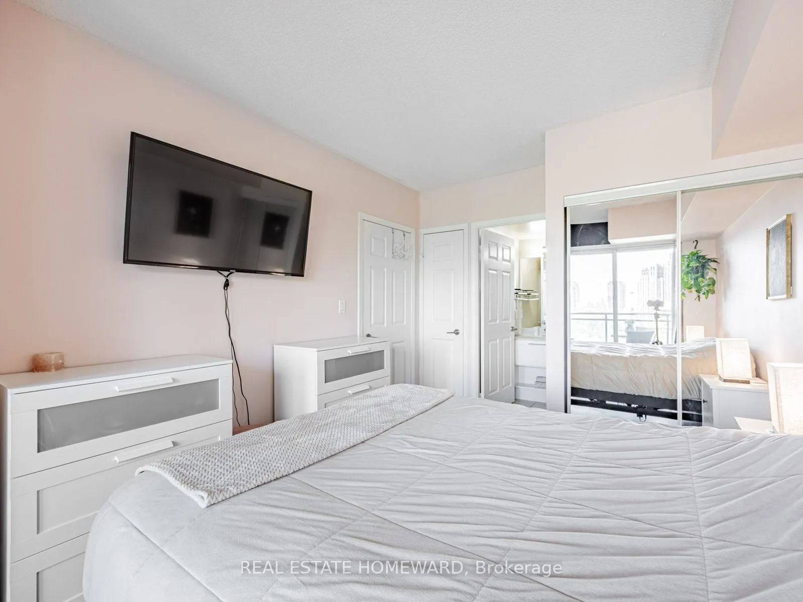 120 Dallimore Circle, #814