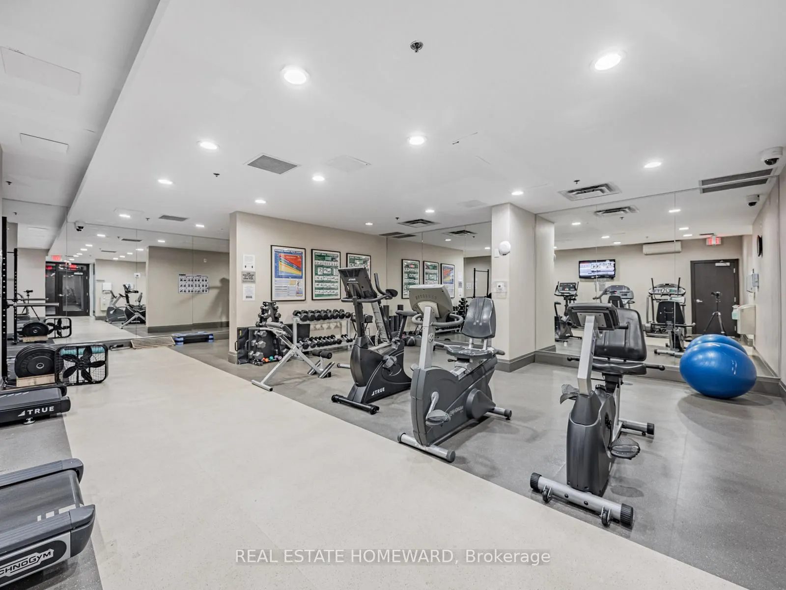 120 Dallimore Circle, #814