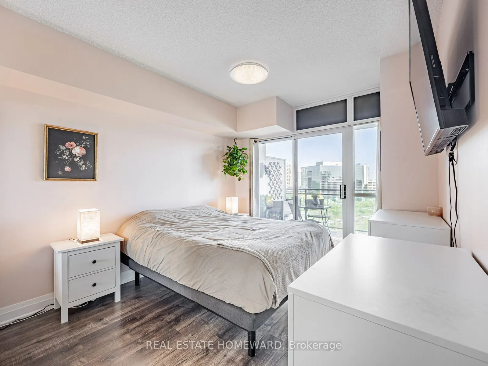 120 Dallimore Circle, #814