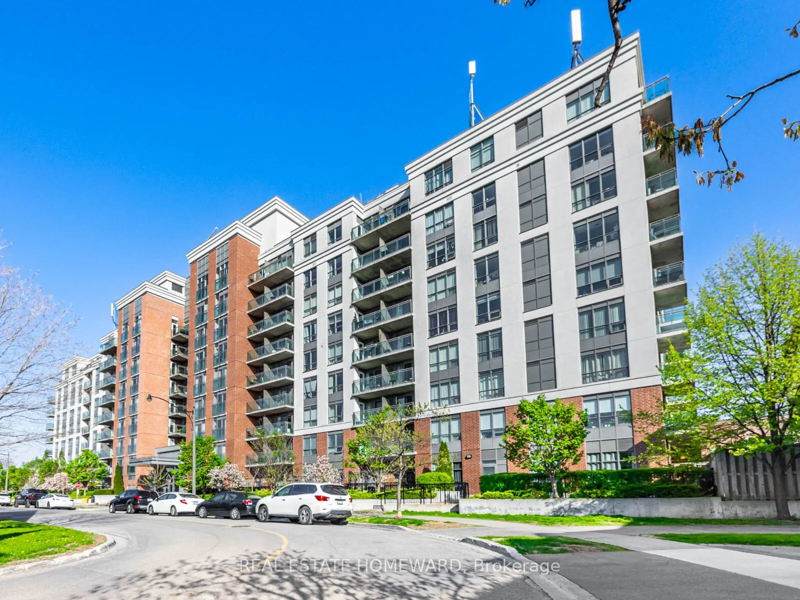 120 Dallimore Circle, #814