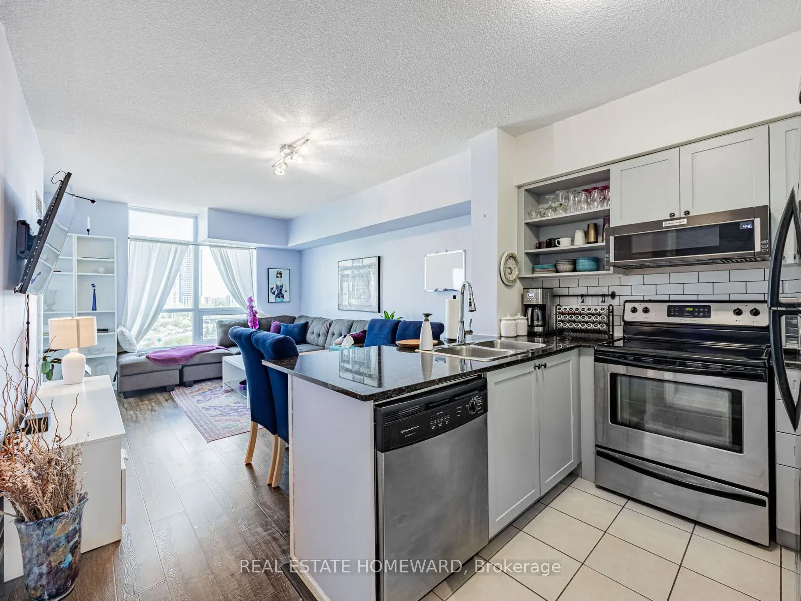 120 Dallimore Circle, #814