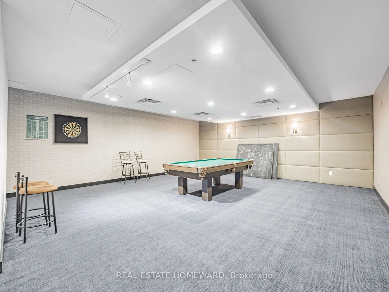 120 Dallimore Circle, #814