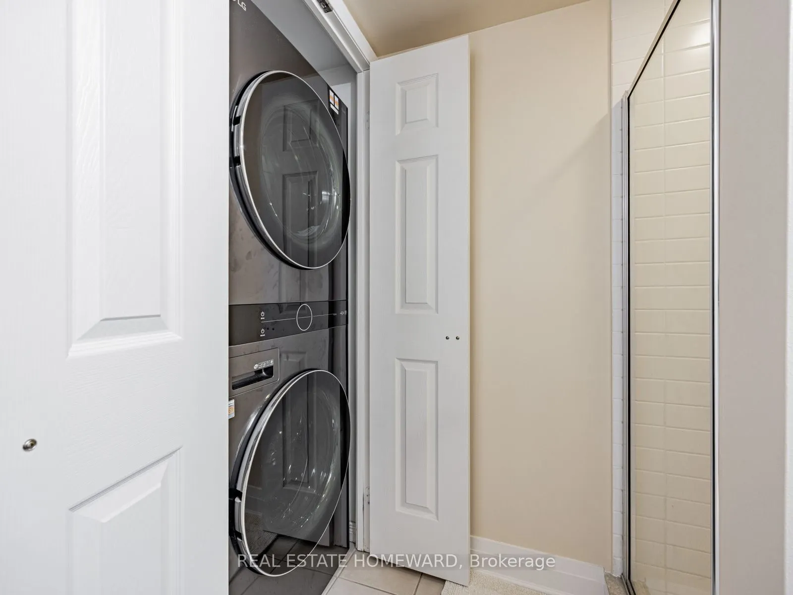 120 Dallimore Circle, #814