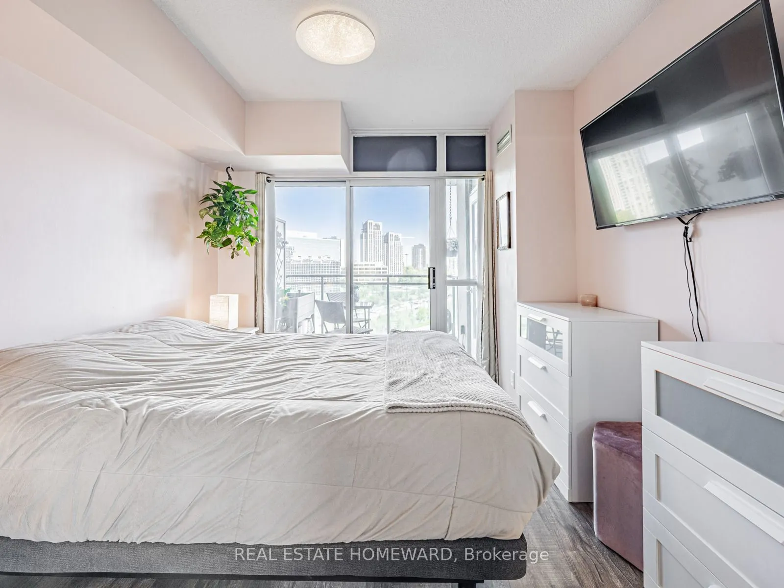 120 Dallimore Circle, #814