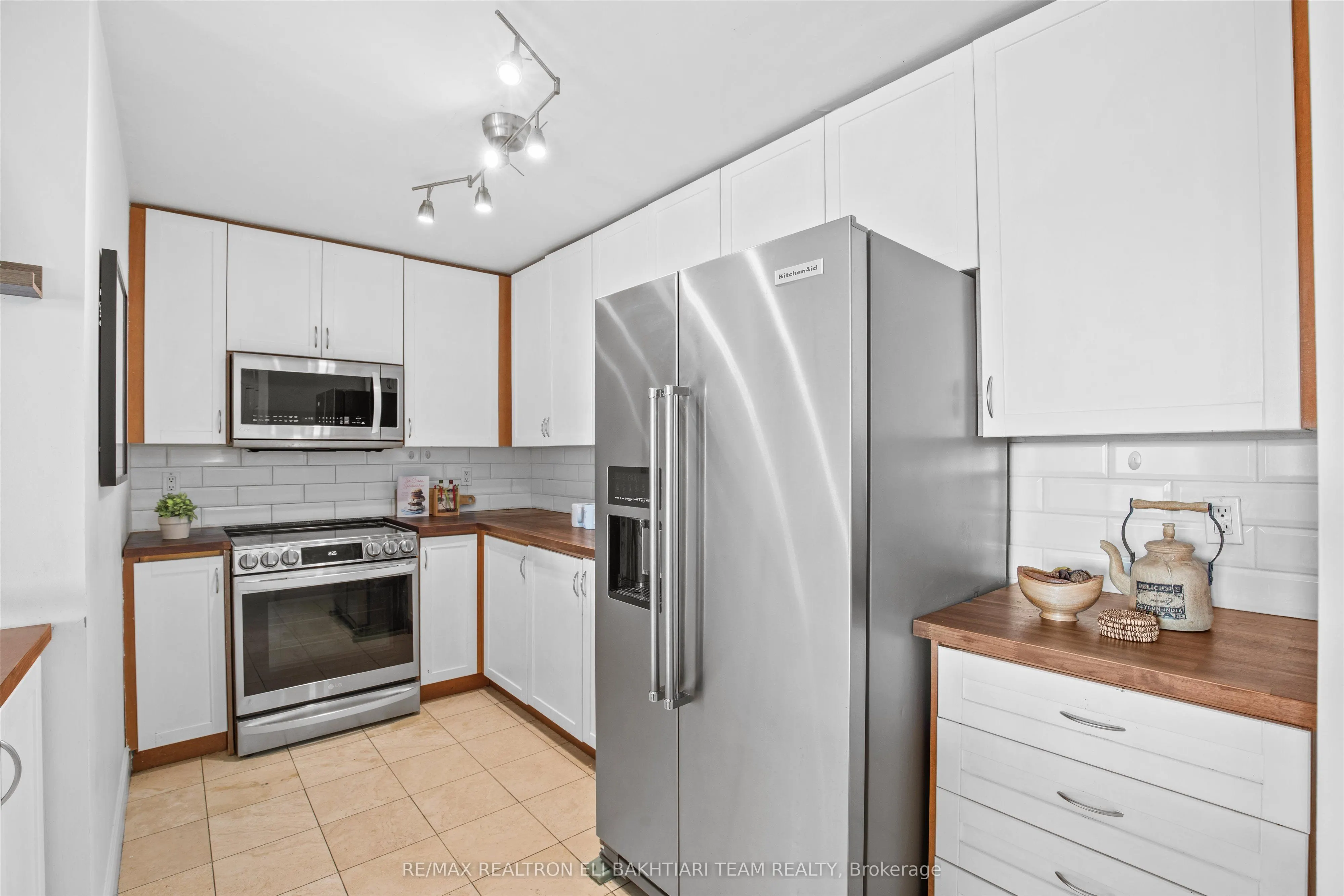 11 William Carson Crescent, #618