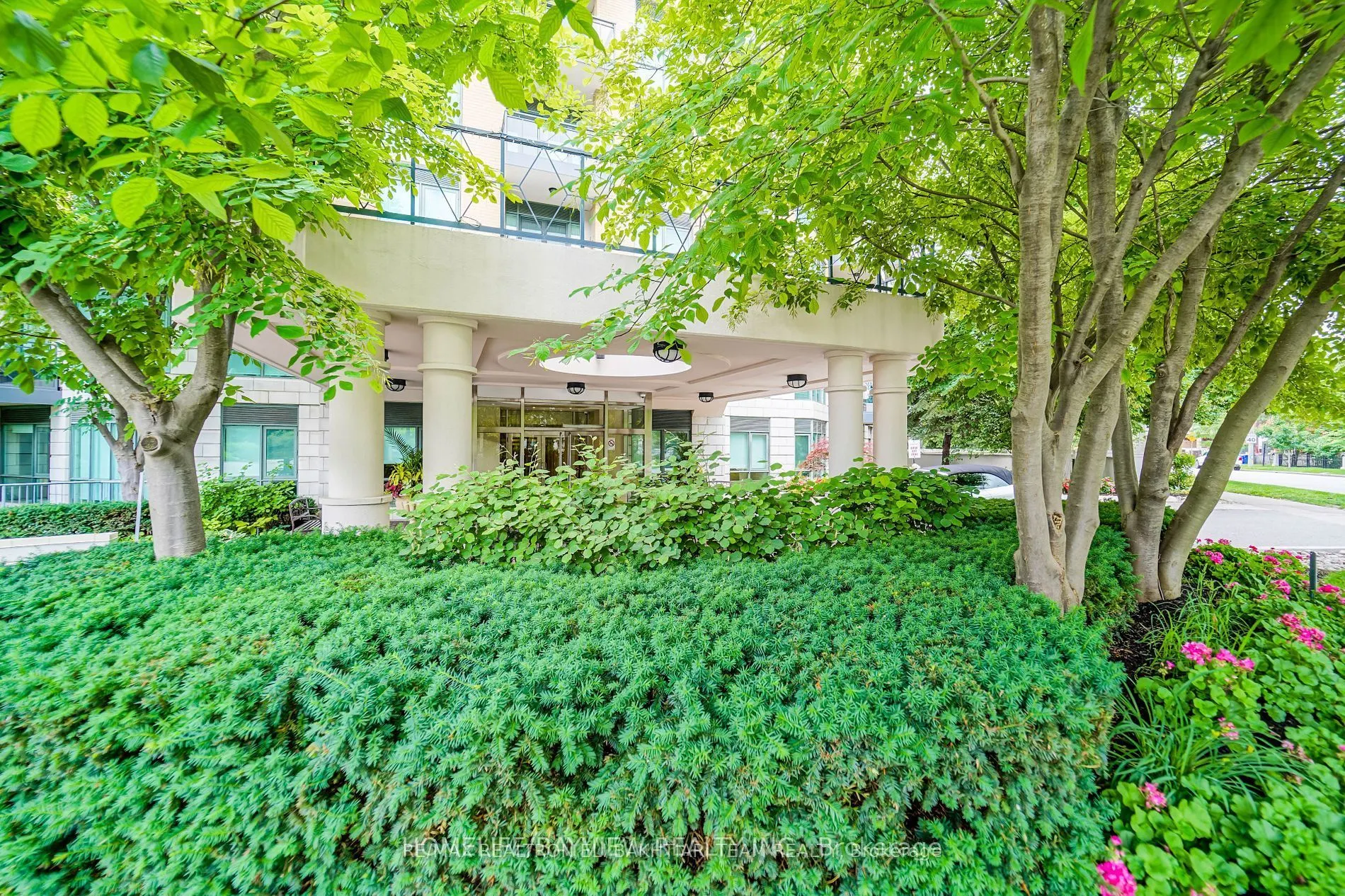 11 William Carson Crescent, #618