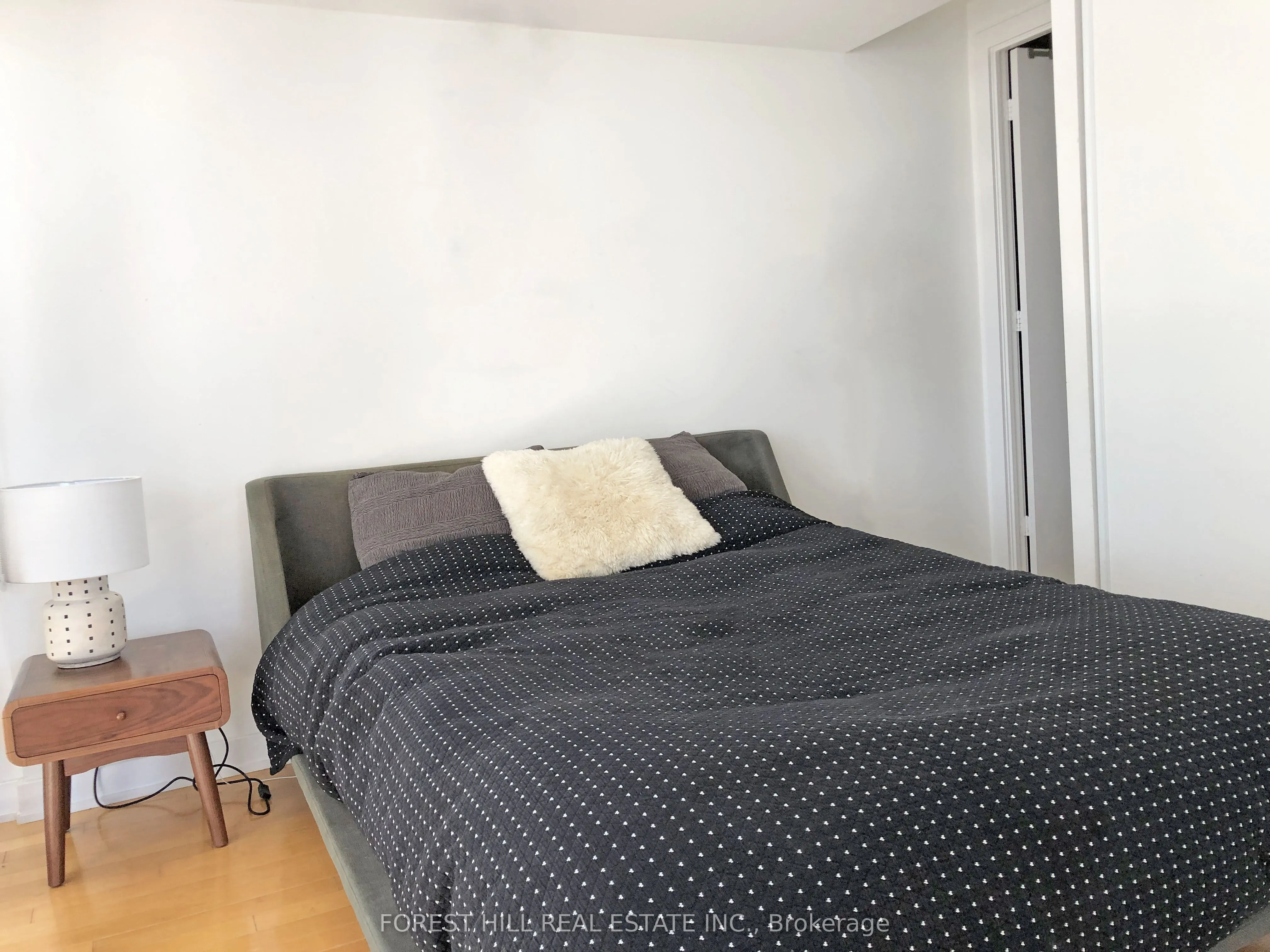 33 Charles Street E, #2511