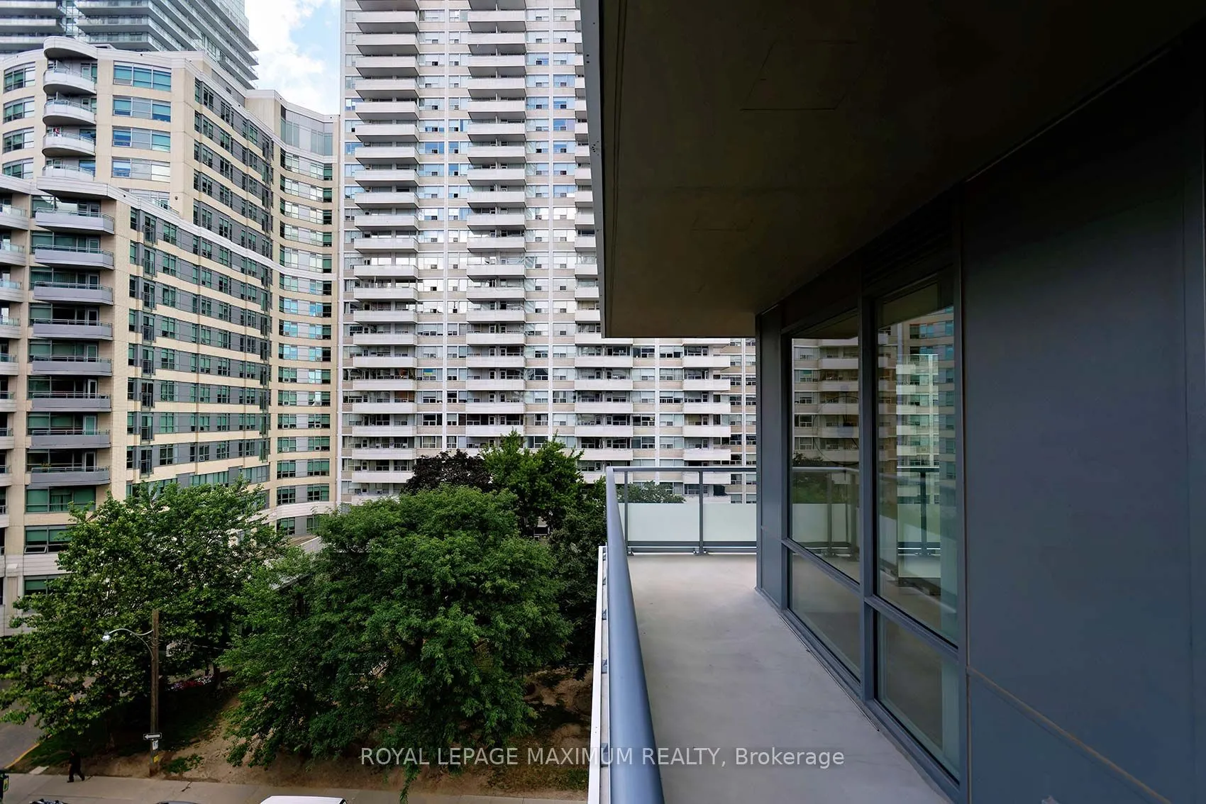 50 Dunfield Avenue, #719