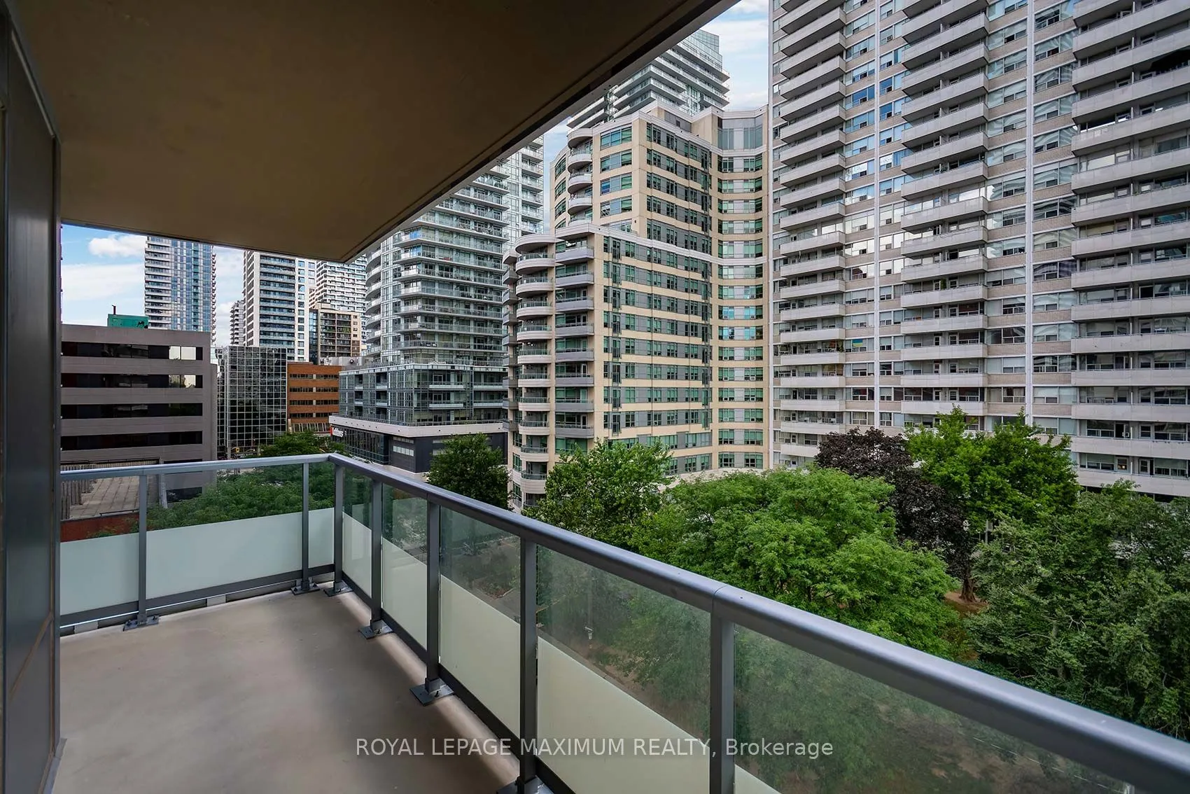 50 Dunfield Avenue, #719