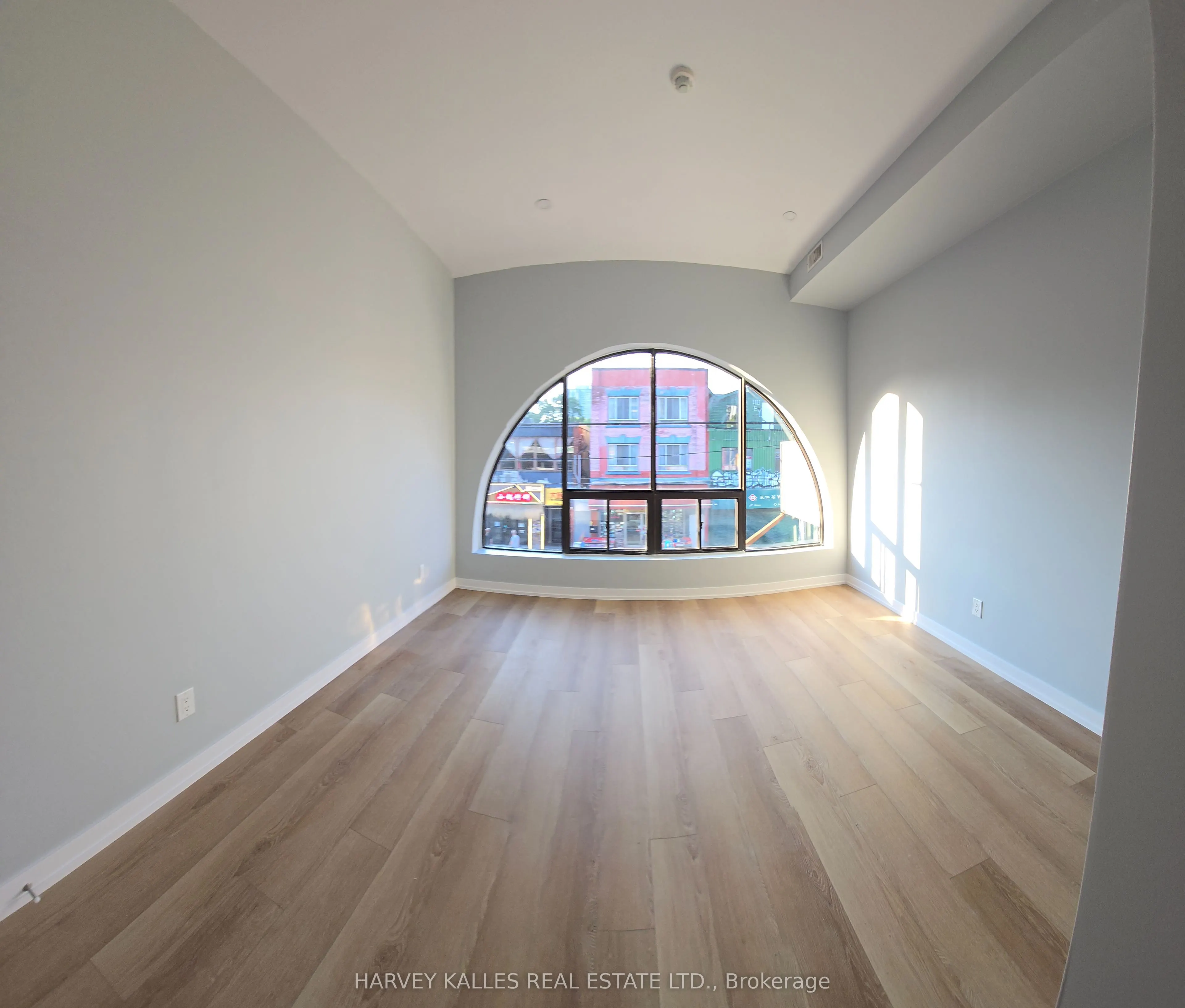 453 Dundas Street W, #3 & 4
