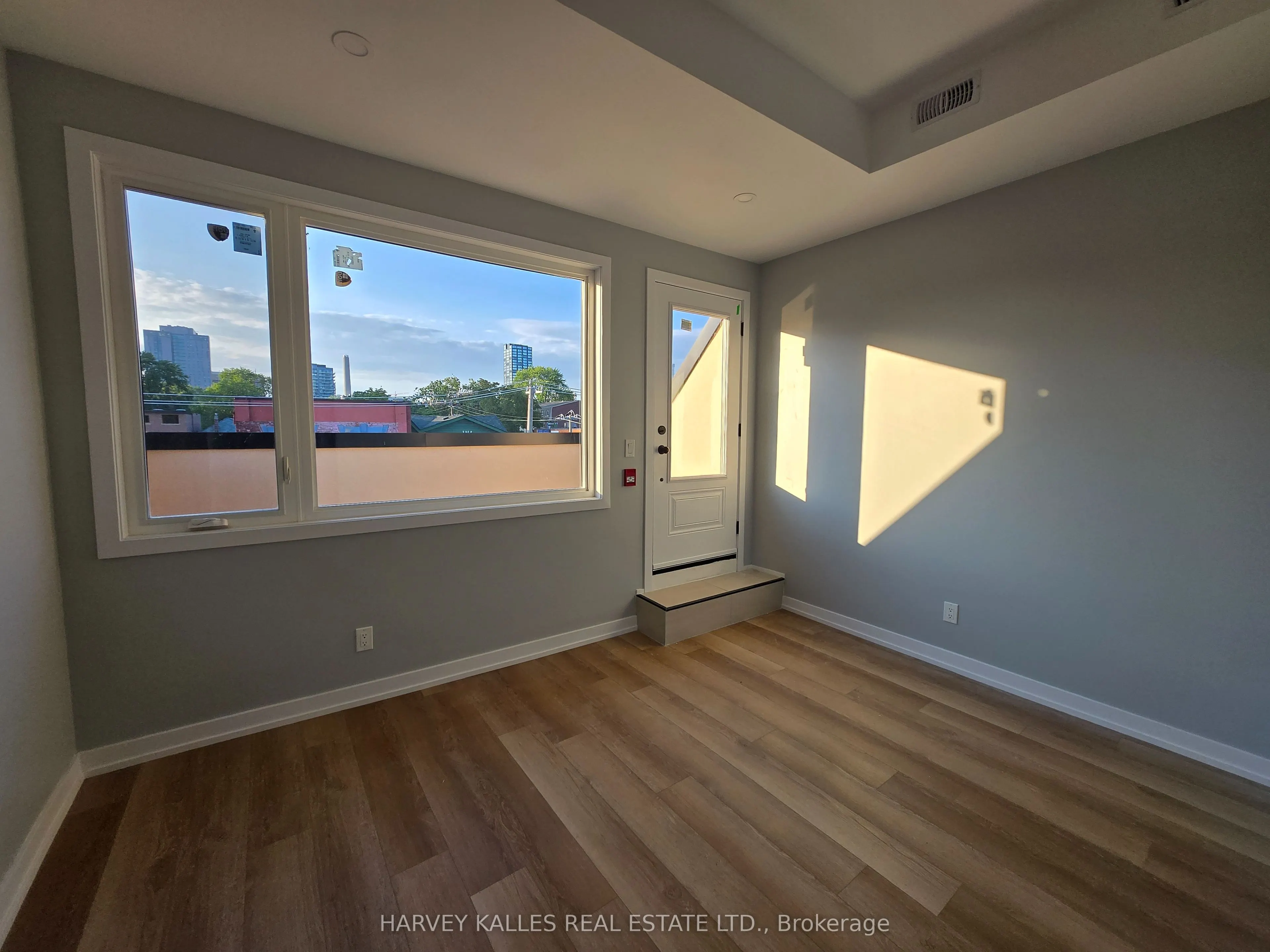 453 Dundas Street W, #3 & 4