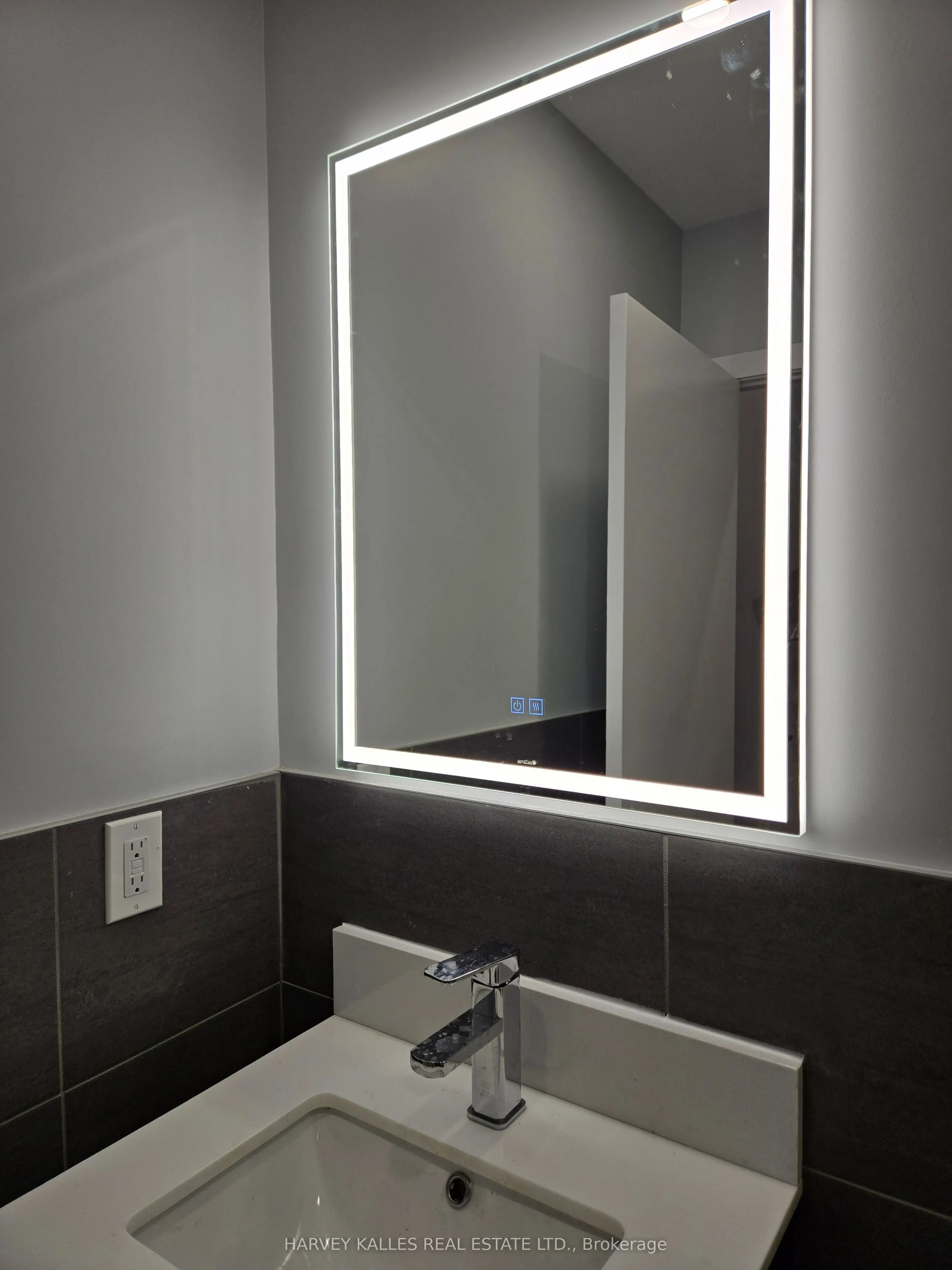 453 Dundas Street W, #3 & 4