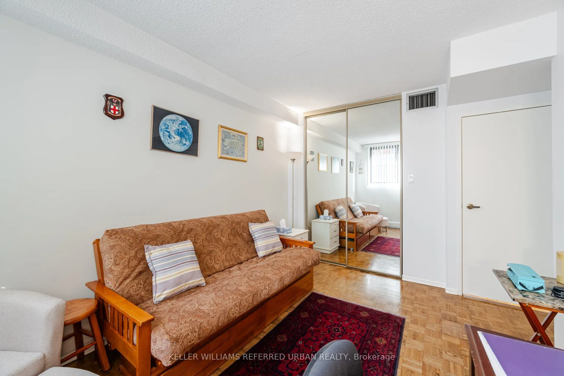 30 Glen Elm Avenue E, #109/209