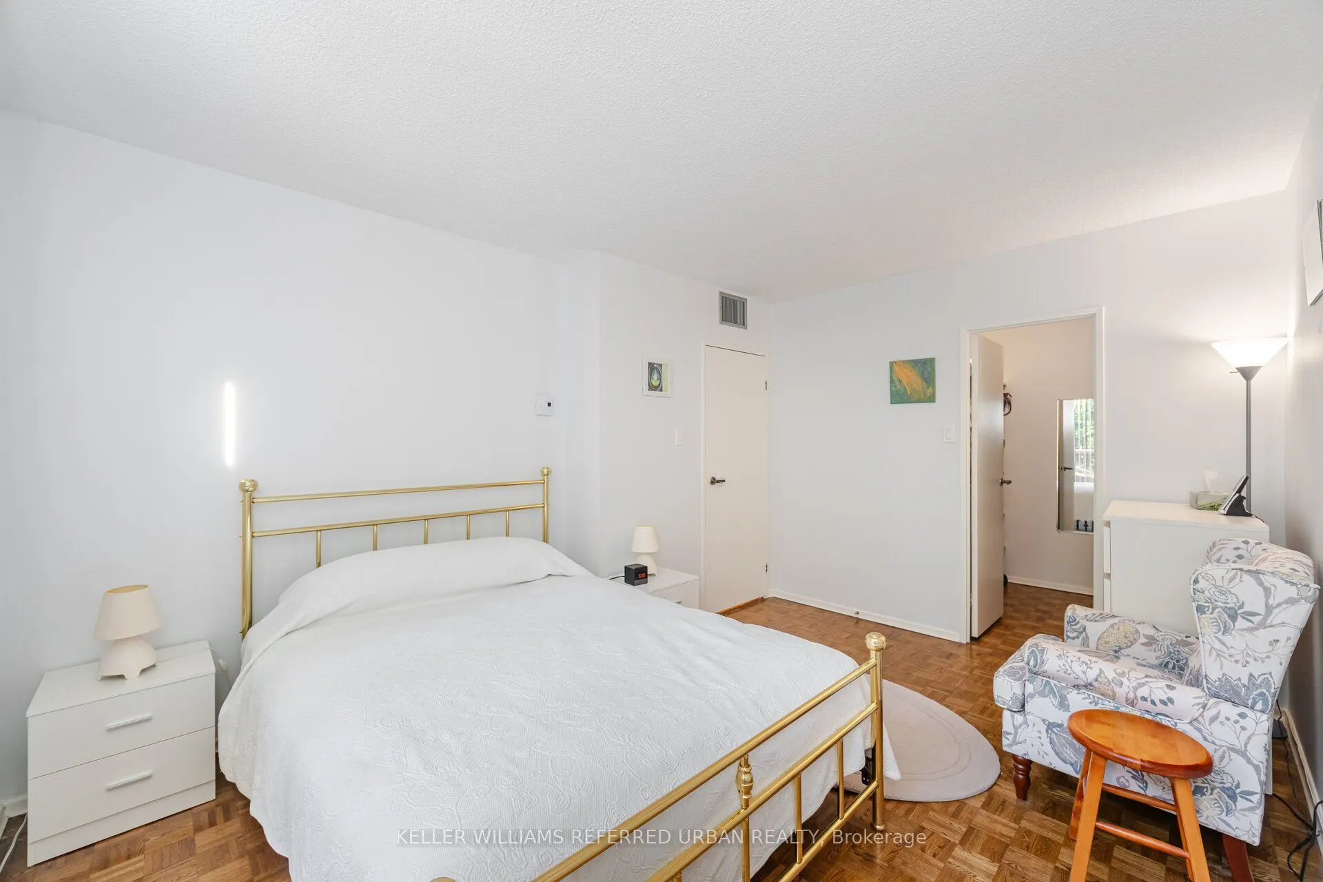 30 Glen Elm Avenue E, #109/209