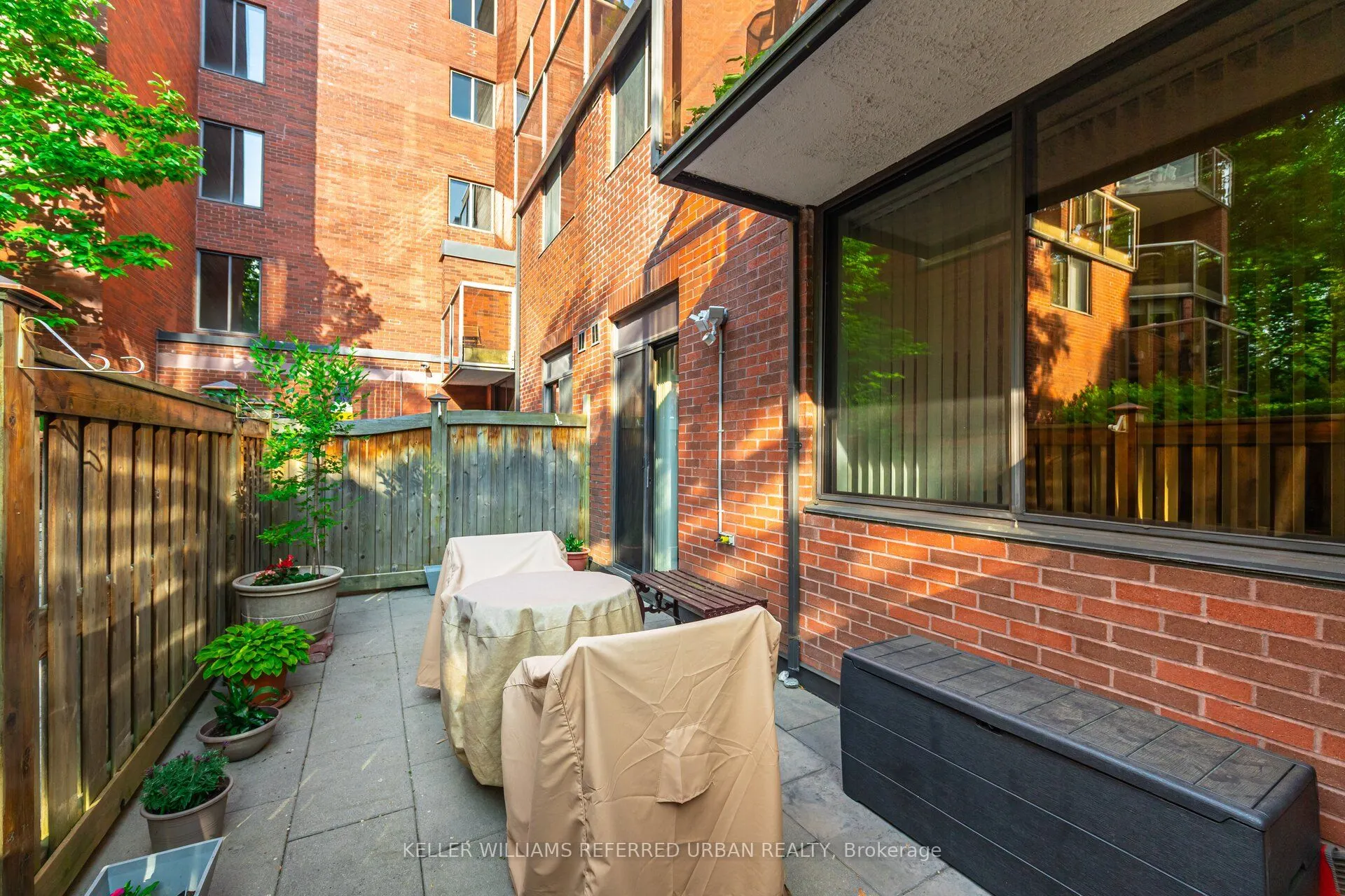 30 Glen Elm Avenue E, #109/209