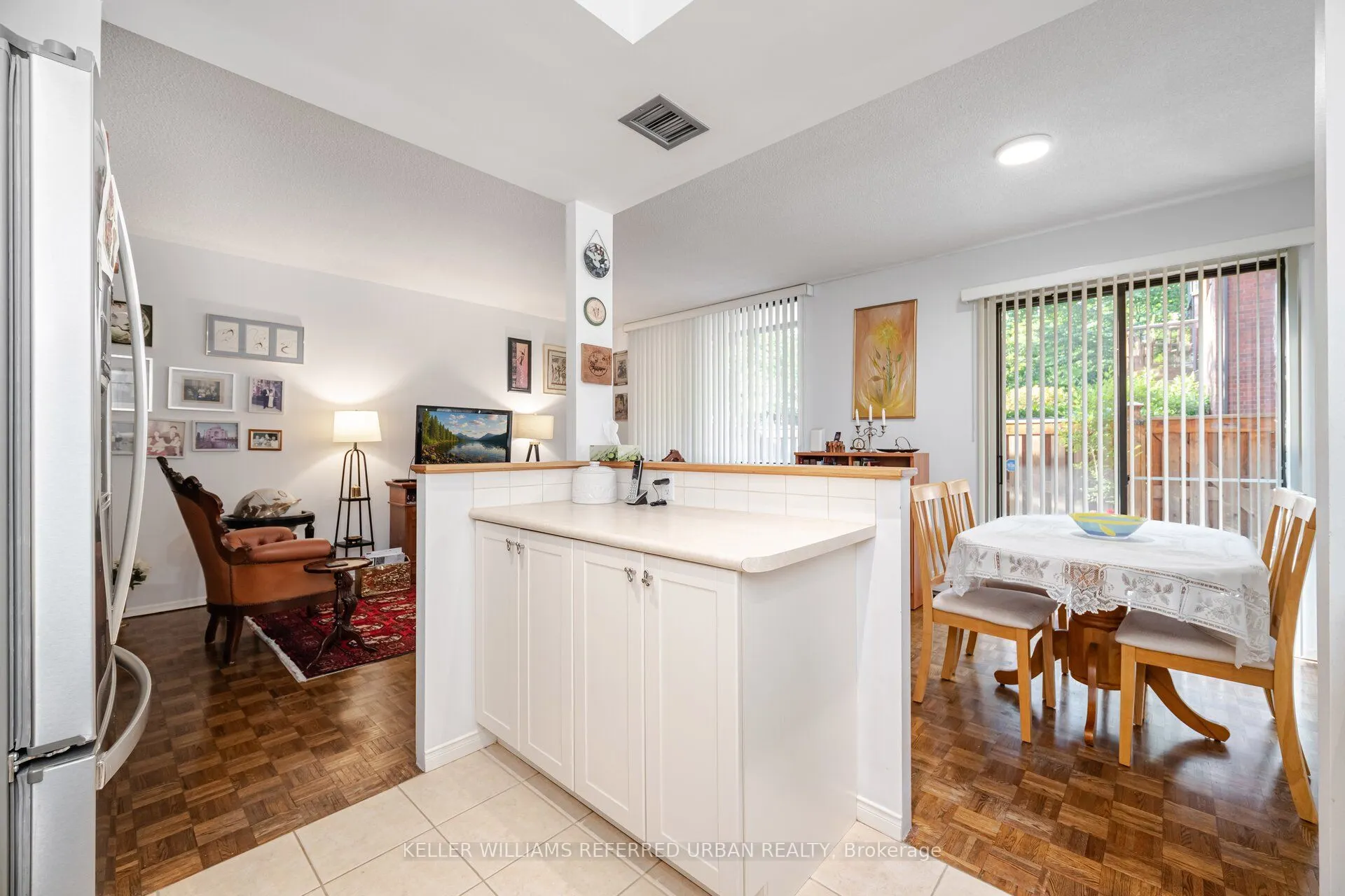30 Glen Elm Avenue E, #109/209