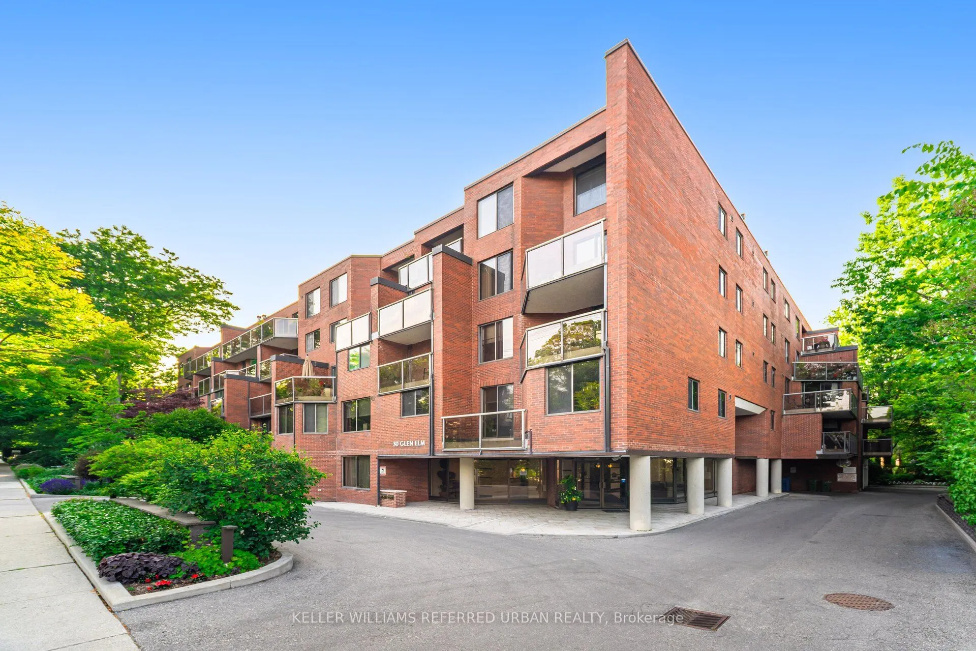 30 Glen Elm Avenue E, #109/209