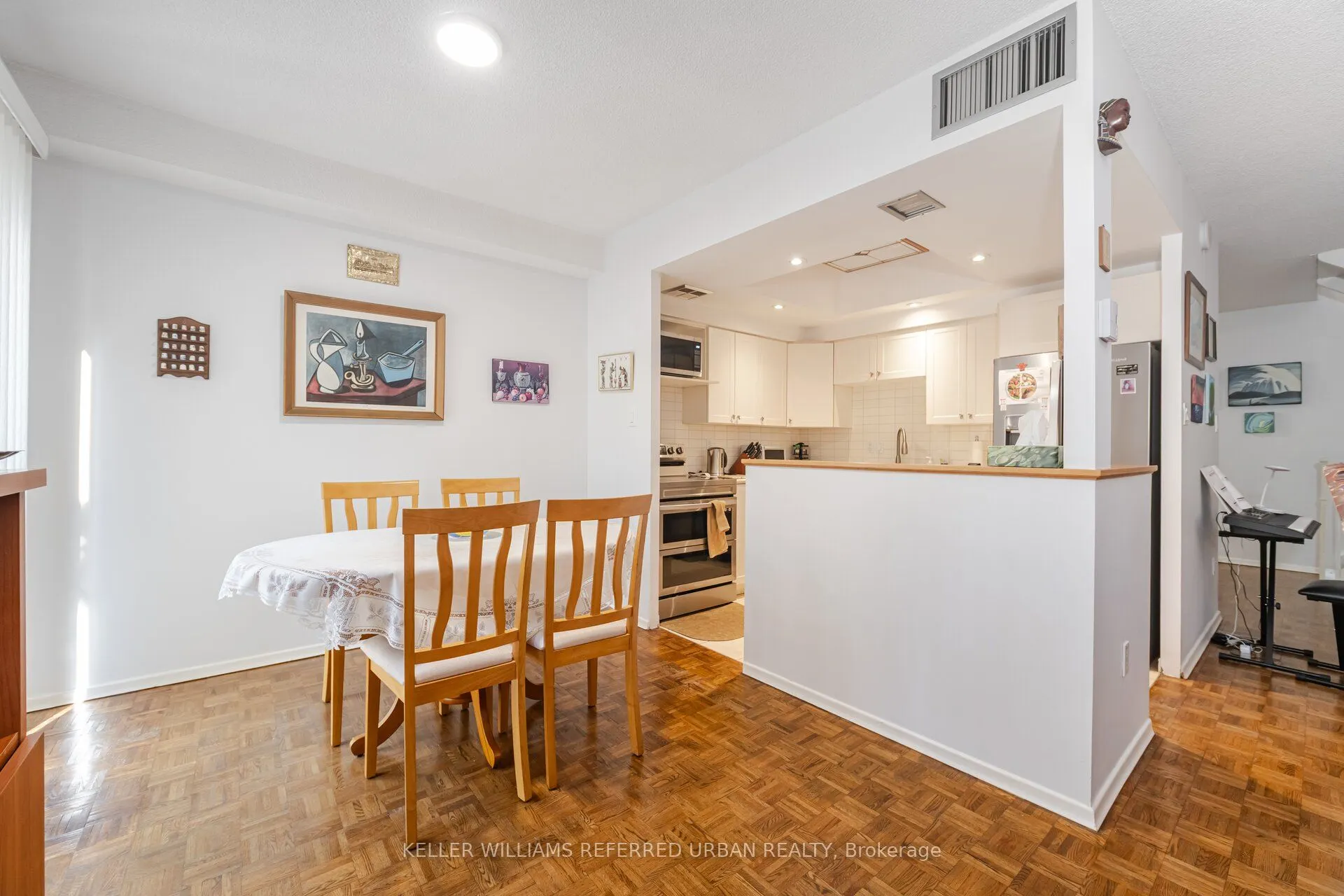 30 Glen Elm Avenue E, #109/209