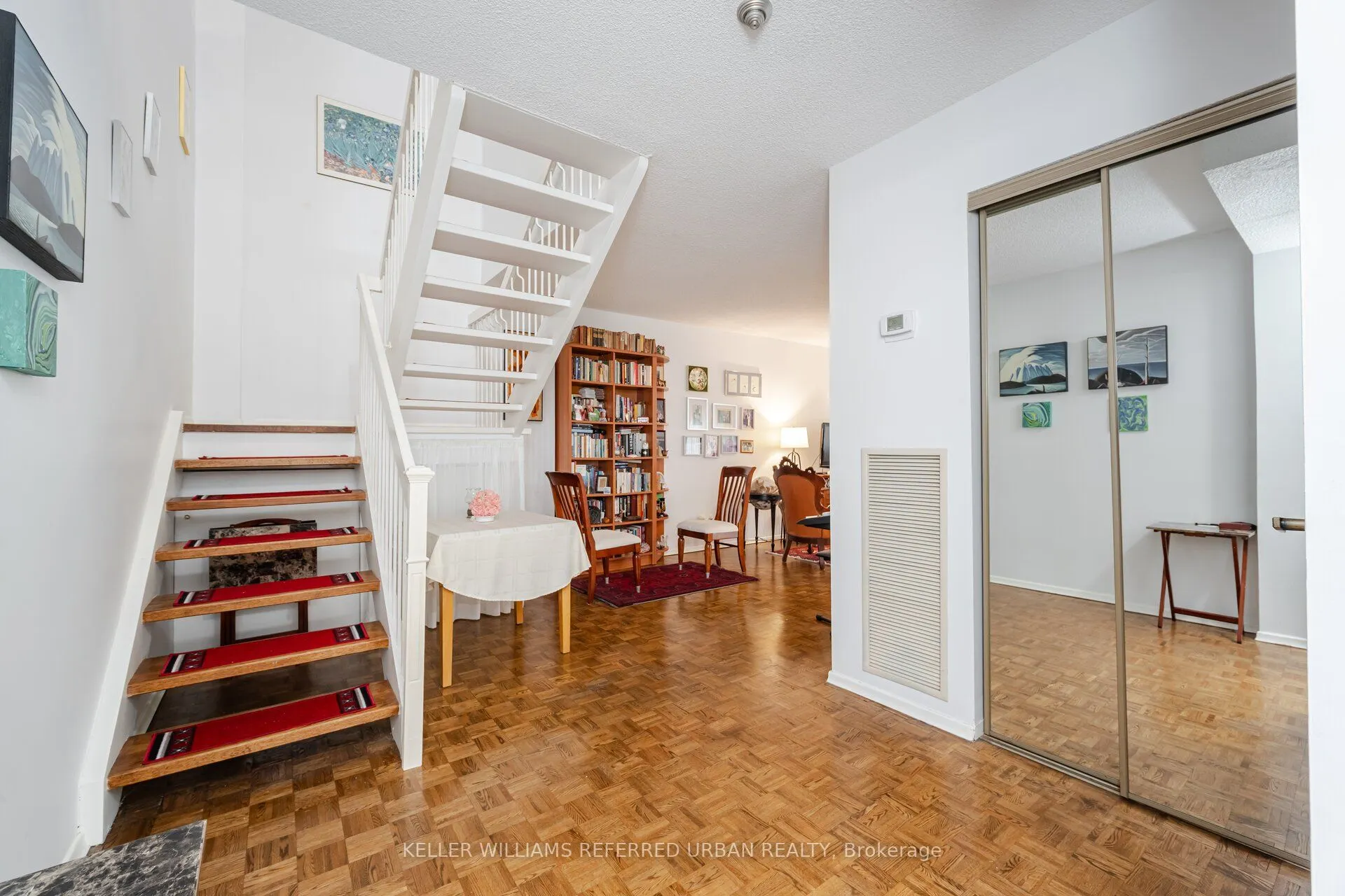 30 Glen Elm Avenue E, #109/209