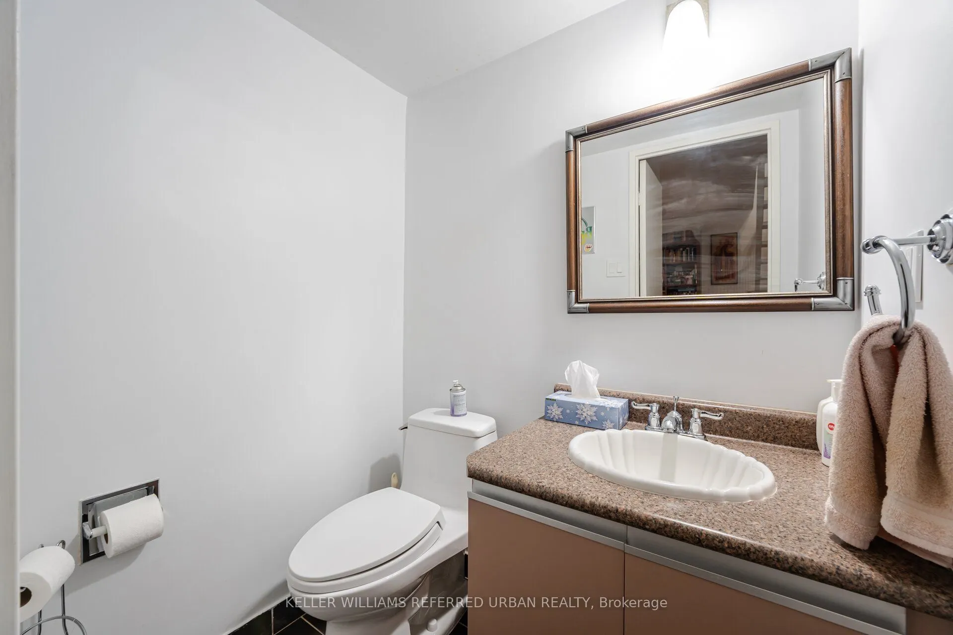 30 Glen Elm Avenue E, #109/209