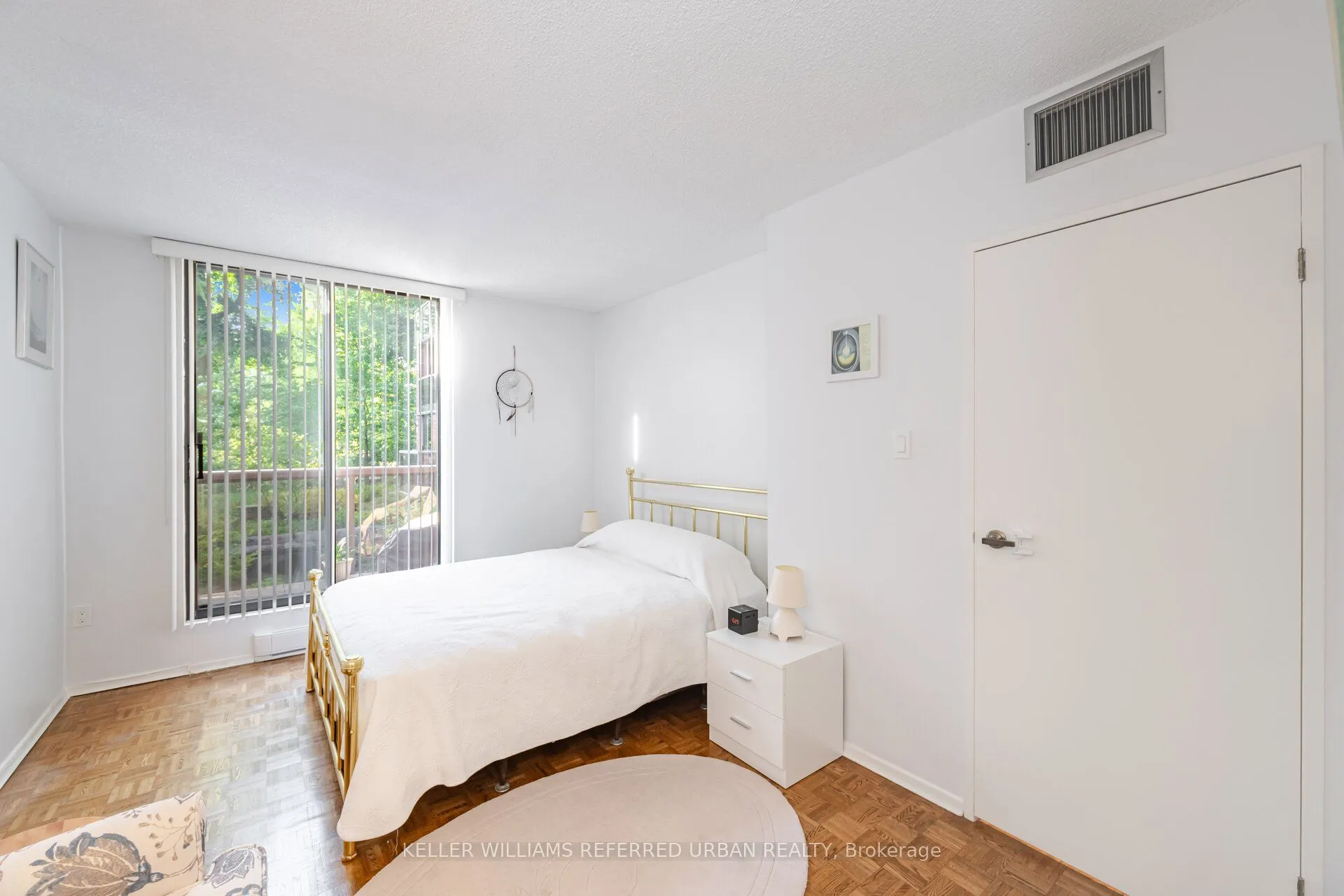 30 Glen Elm Avenue E, #109/209