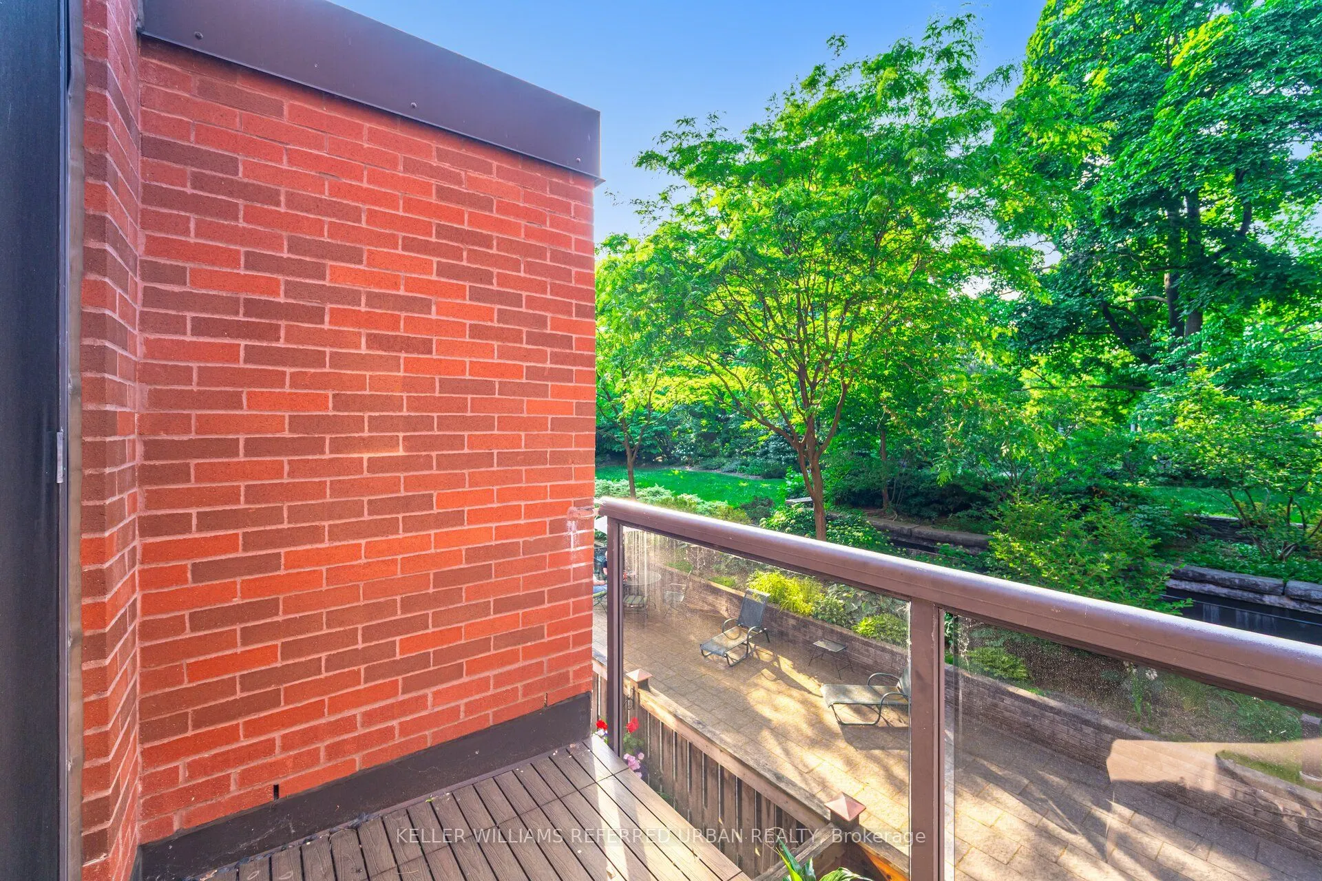 30 Glen Elm Avenue E, #109/209