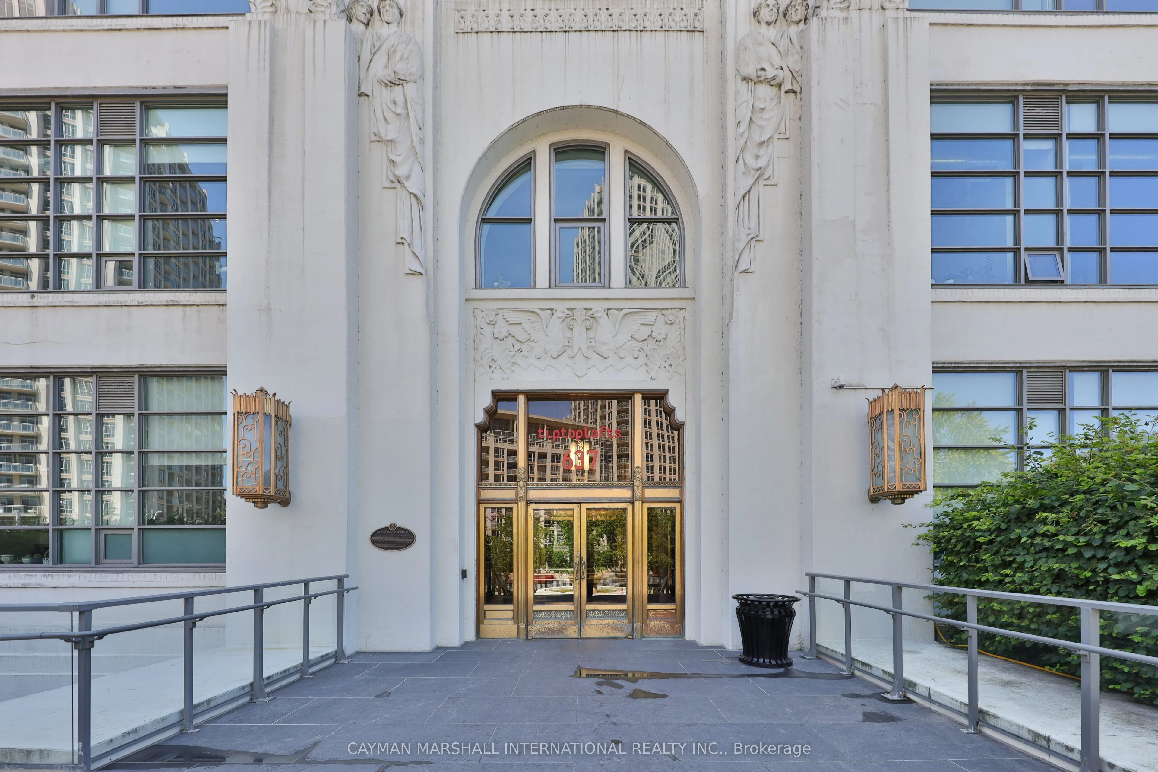 637 Lake Shore Boulevard W, #627