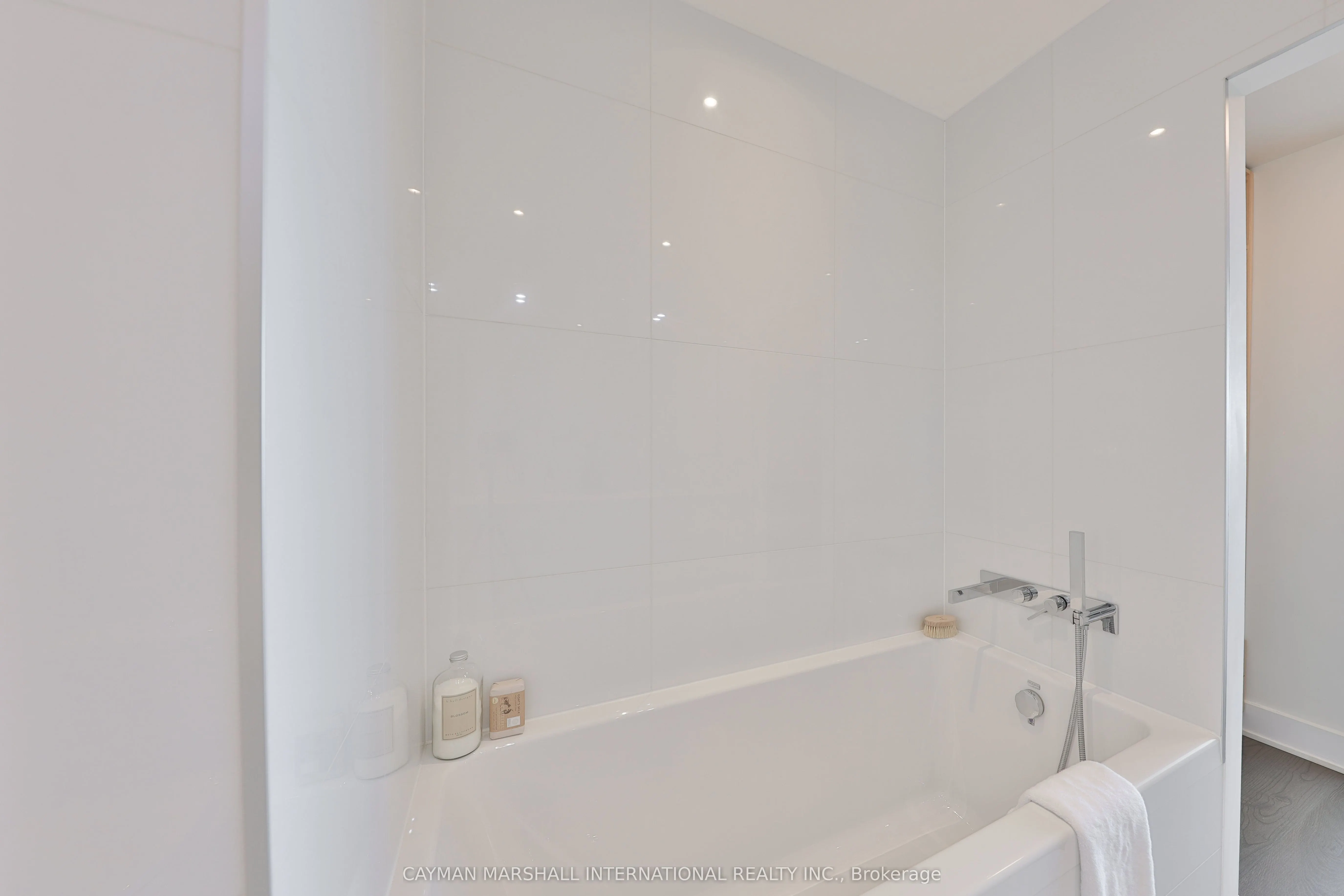637 Lake Shore Boulevard W, #627