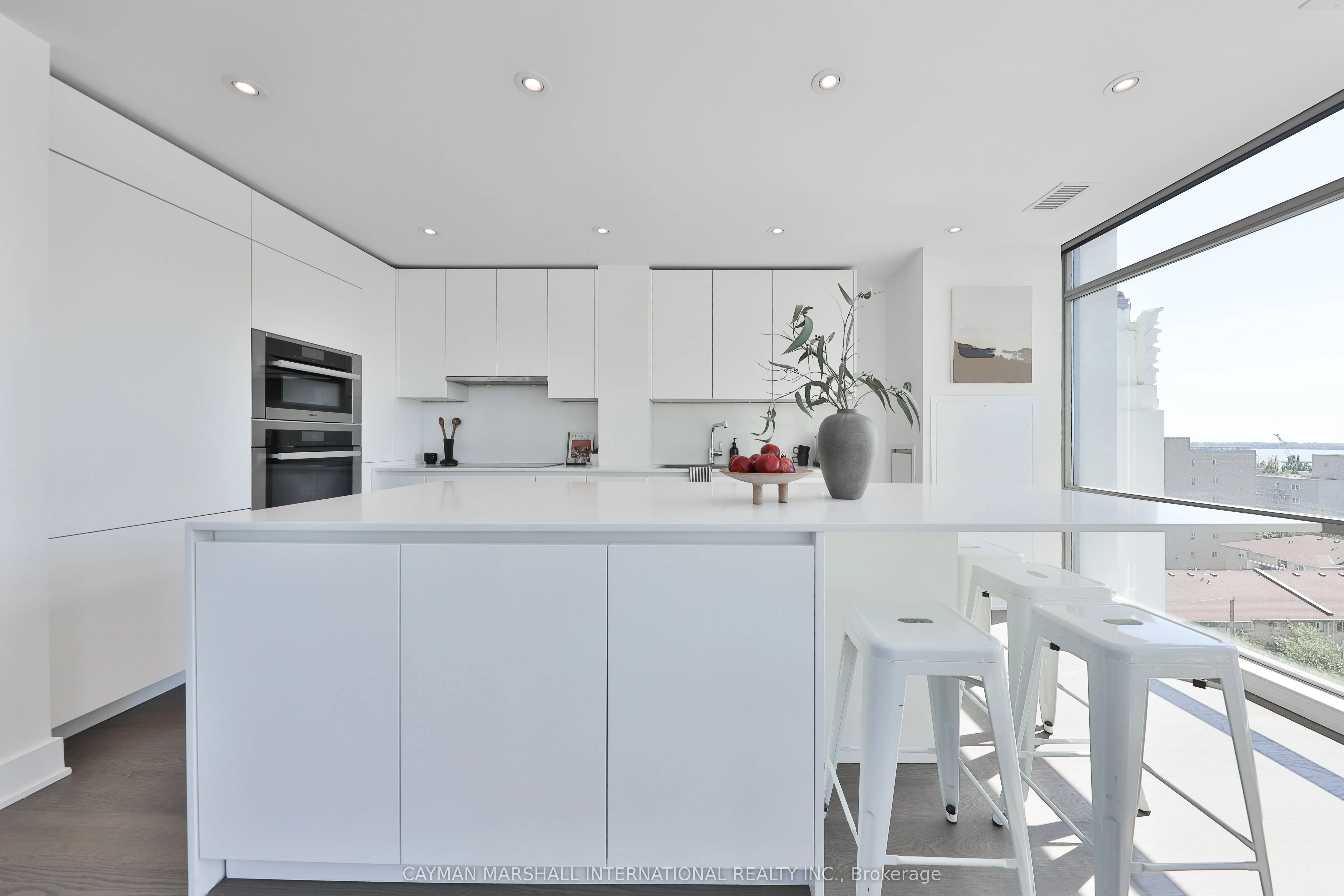 637 Lake Shore Boulevard W, #627