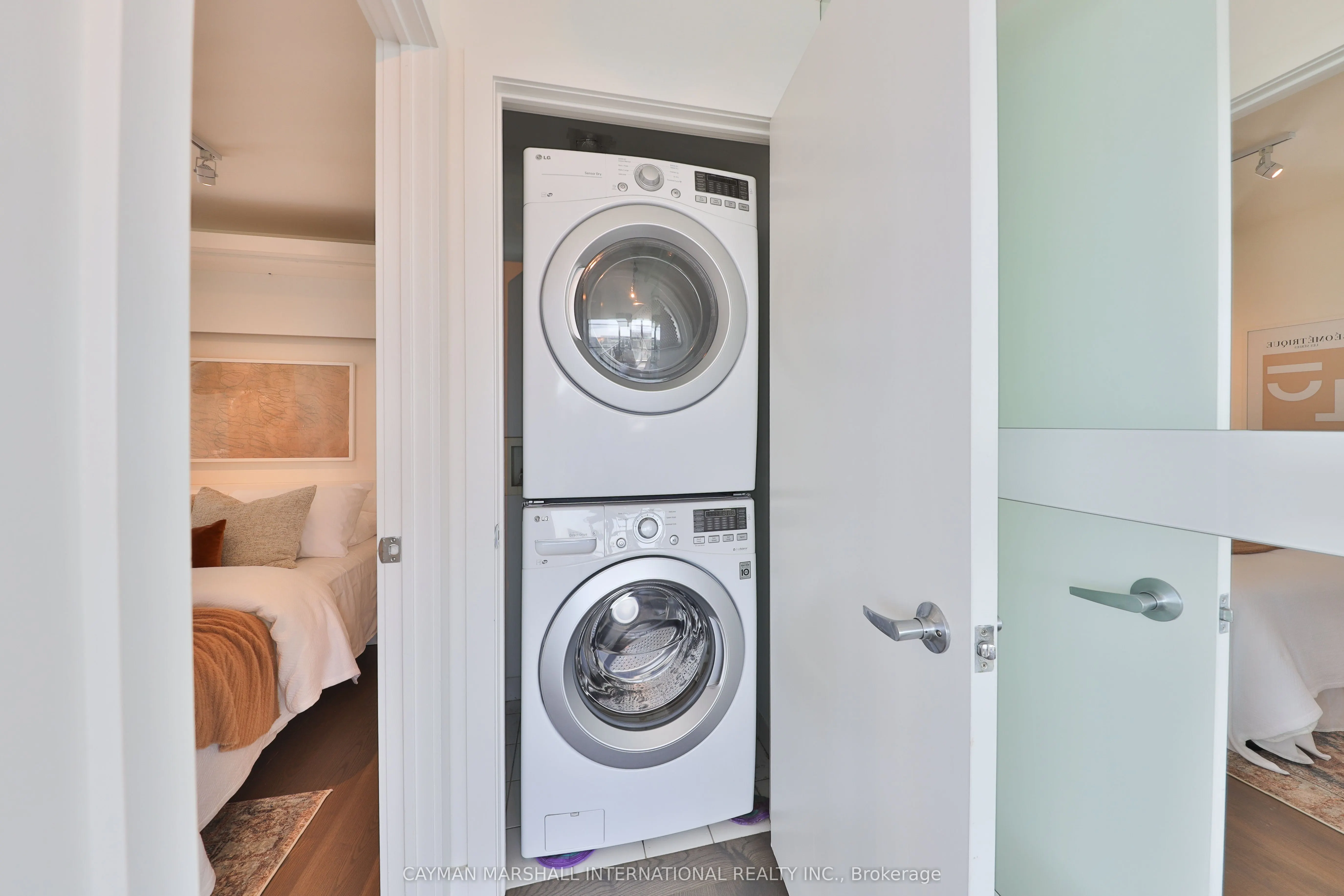 637 Lake Shore Boulevard W, #627