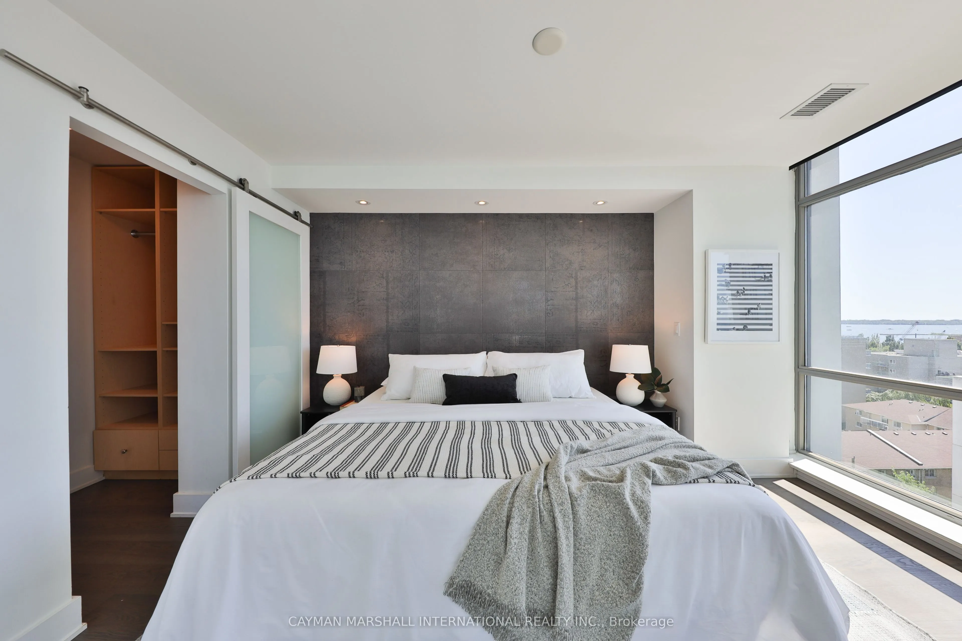 637 Lake Shore Boulevard W, #627
