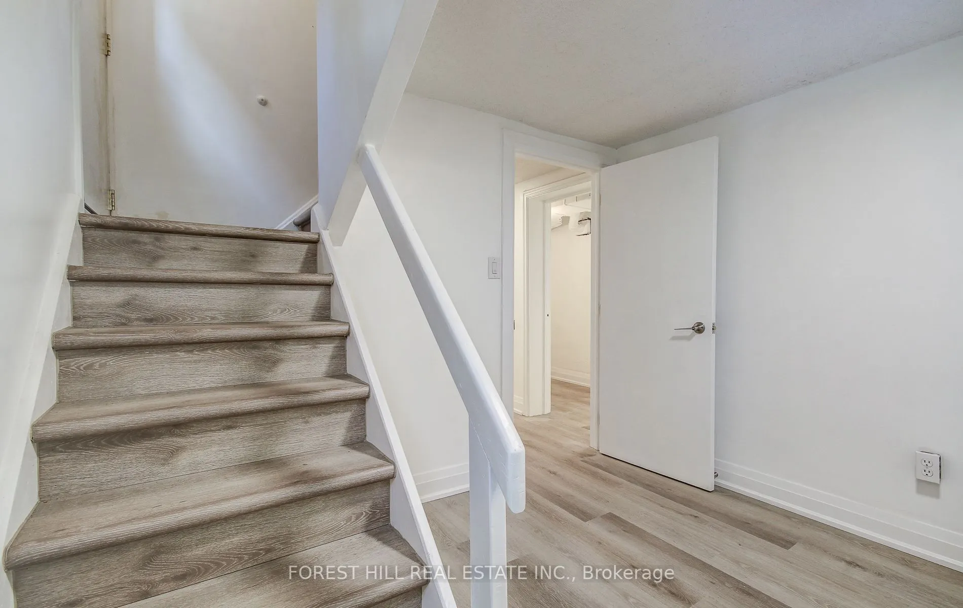 32 Laurelcrest Avenue, #Lower