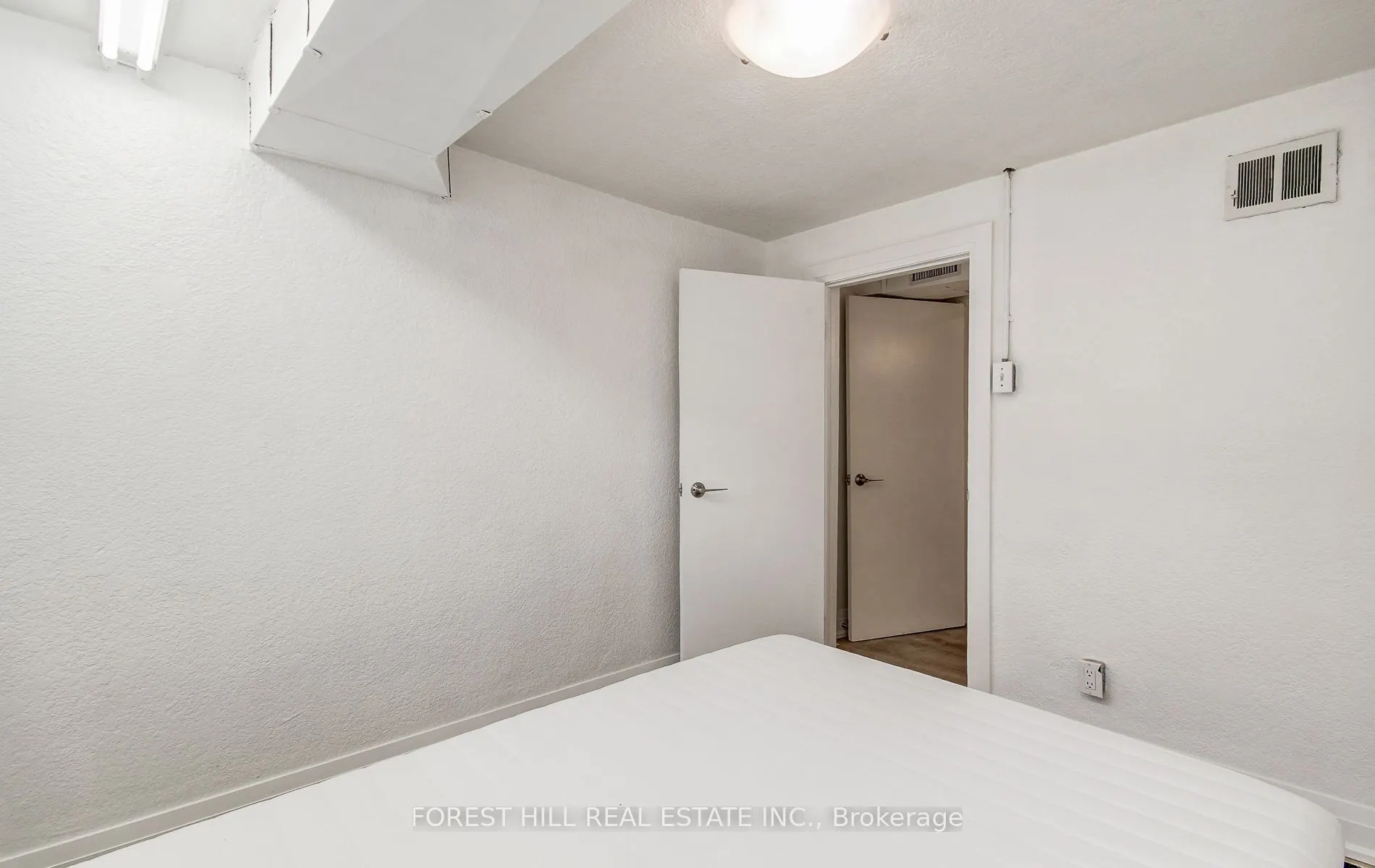 32 Laurelcrest Avenue, #Lower