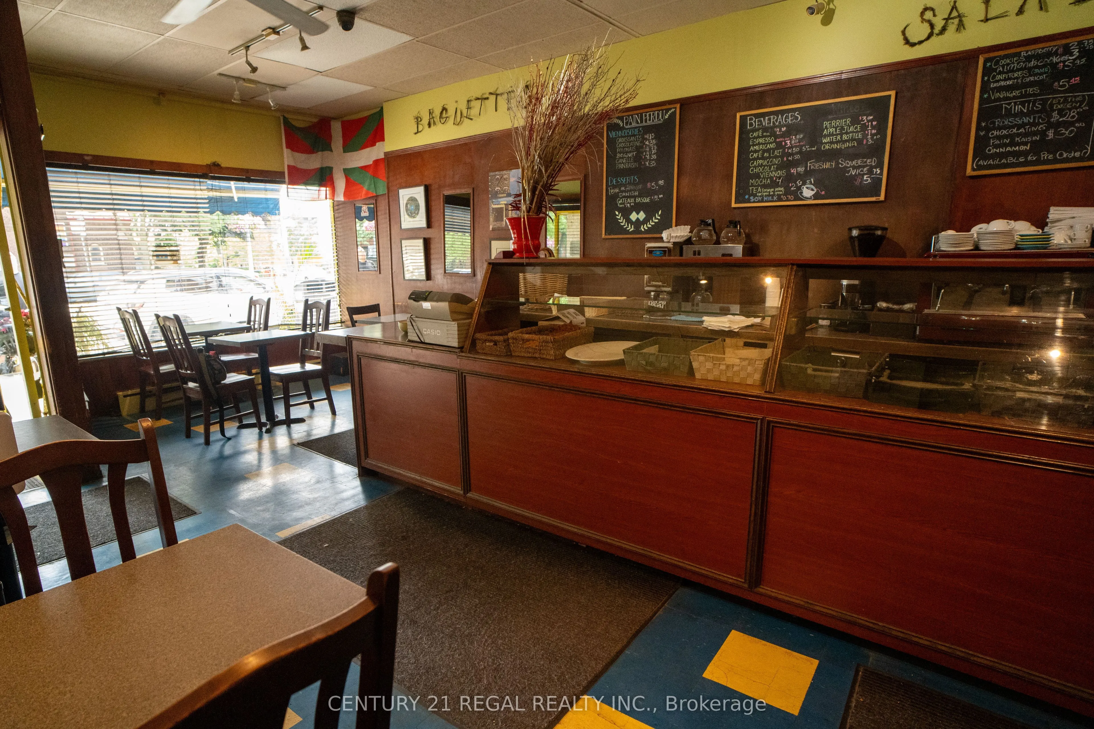 736 St. Clair Avenue W