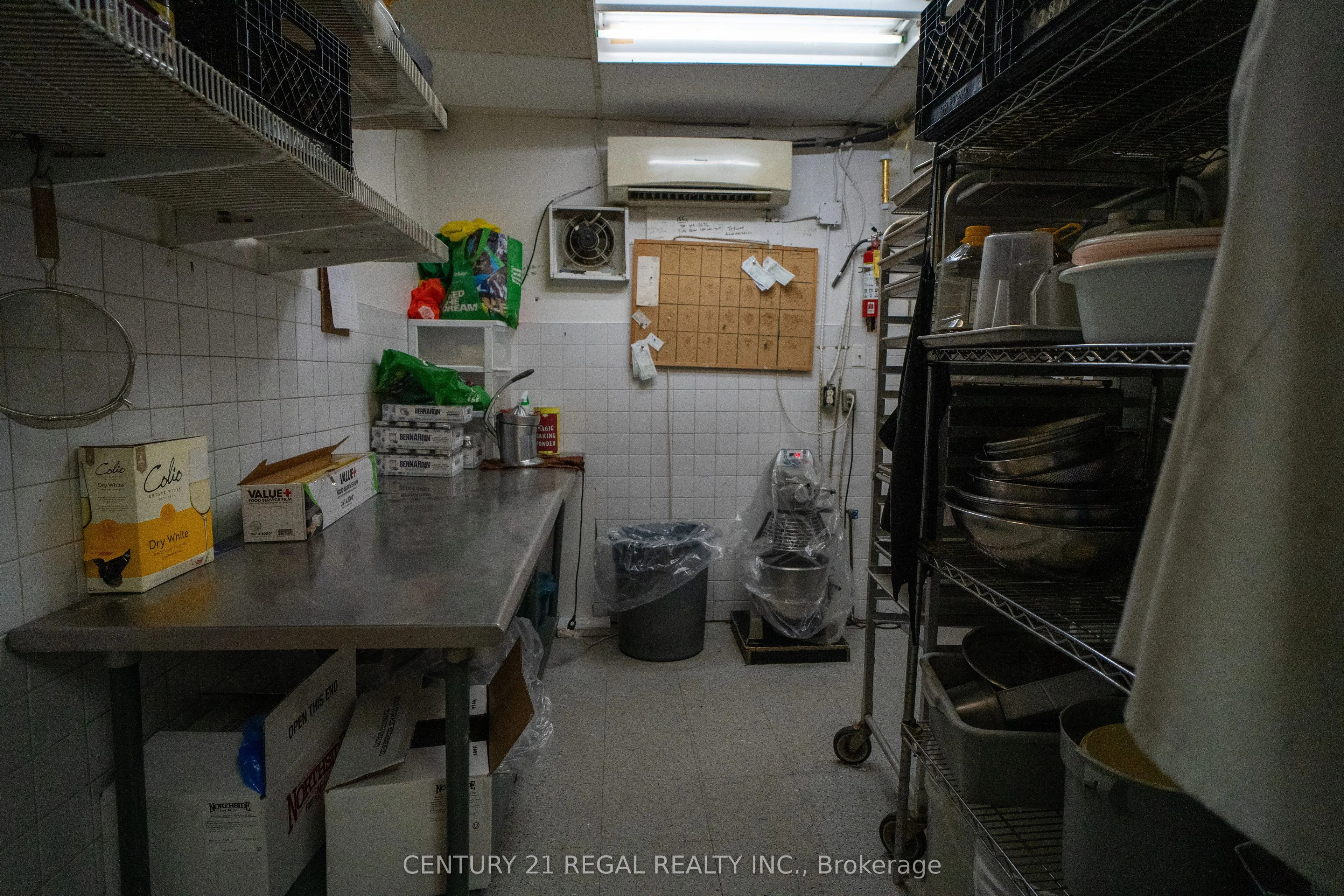 736 St. Clair Avenue W